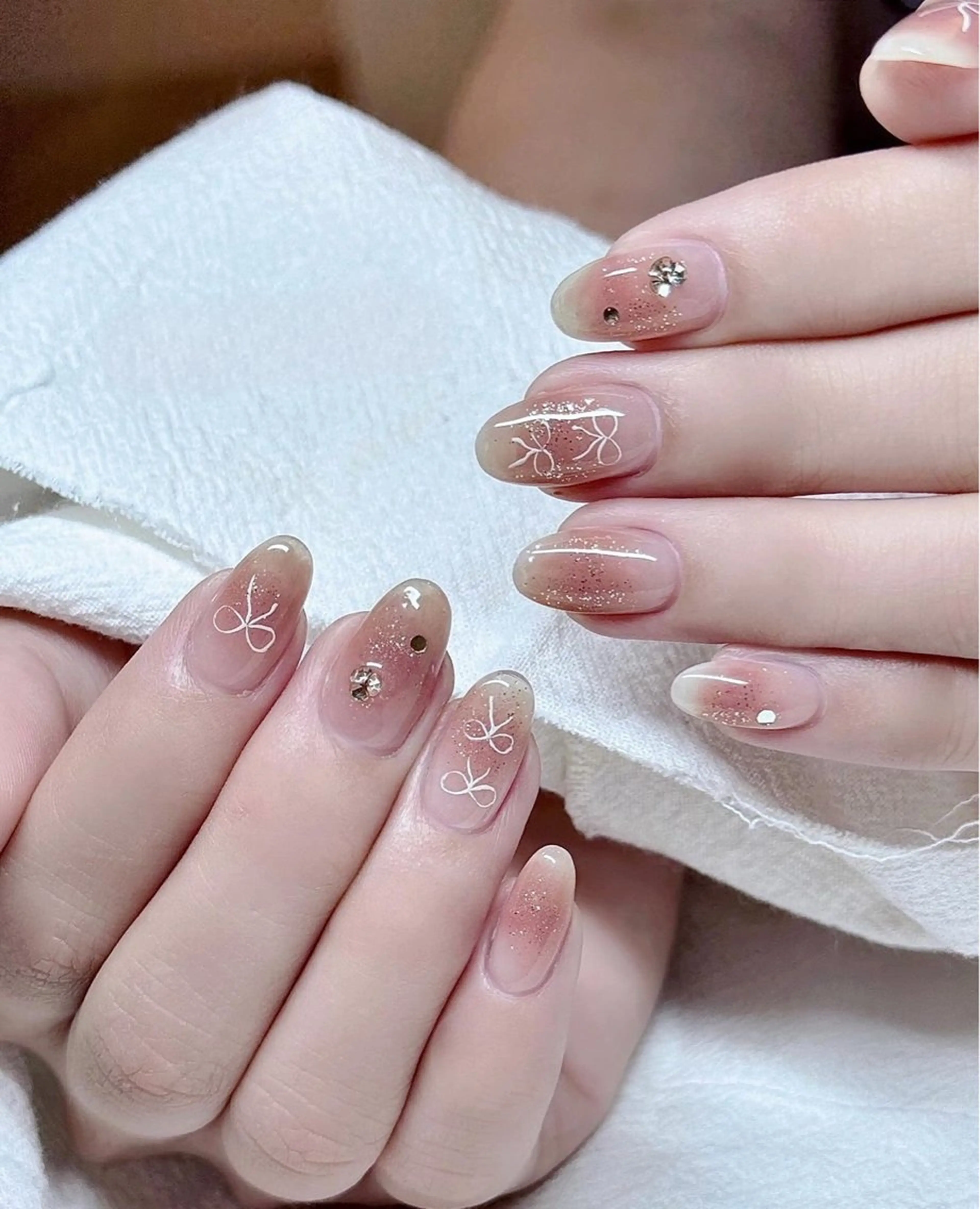 ネイル フレンチネイル キラキラネイル マグネットネイル ミラーネイル ニュアンスネイル Tira Nailのネイルデザイン