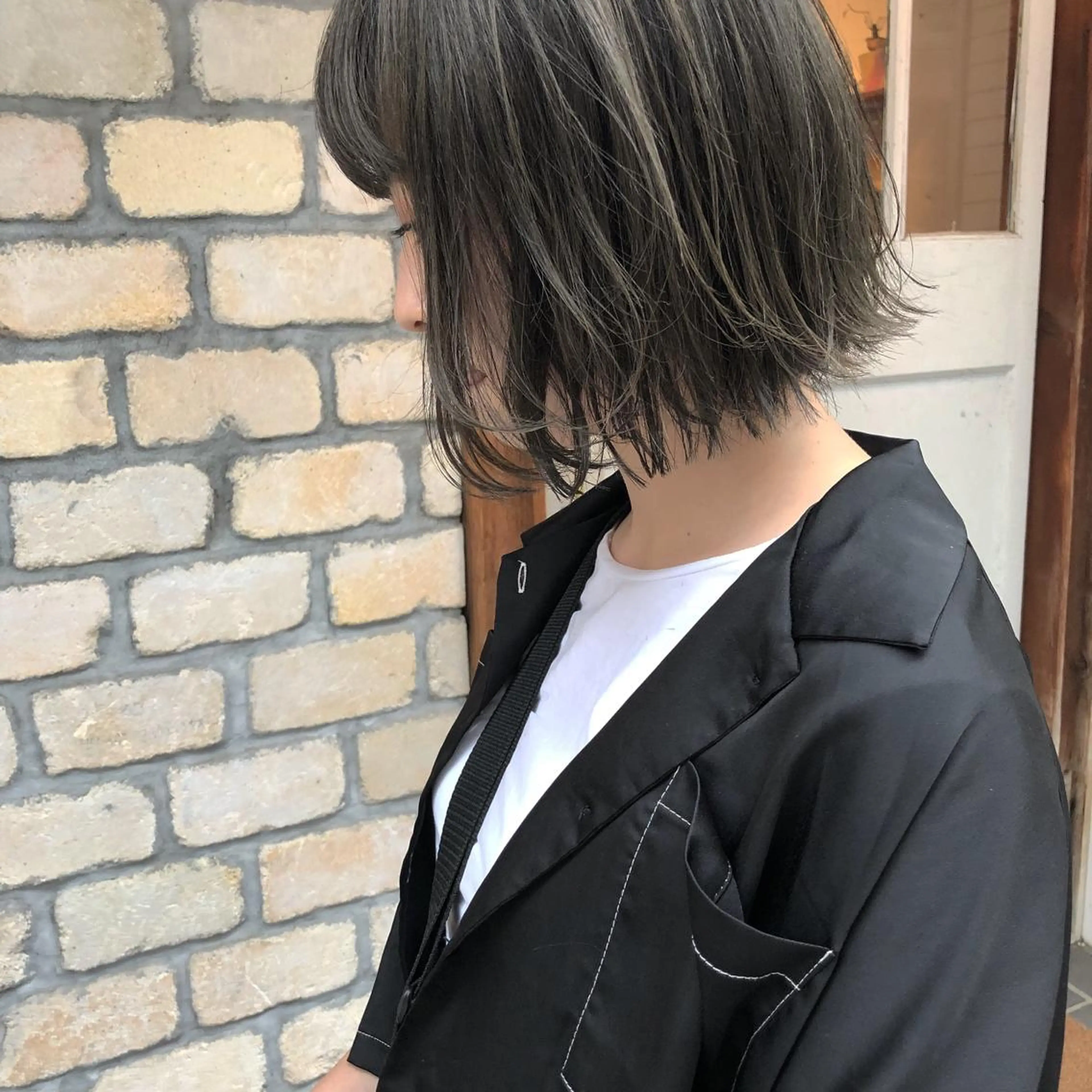 ミディアム カラー ボブ 横山 莉奈のヘアスタイル