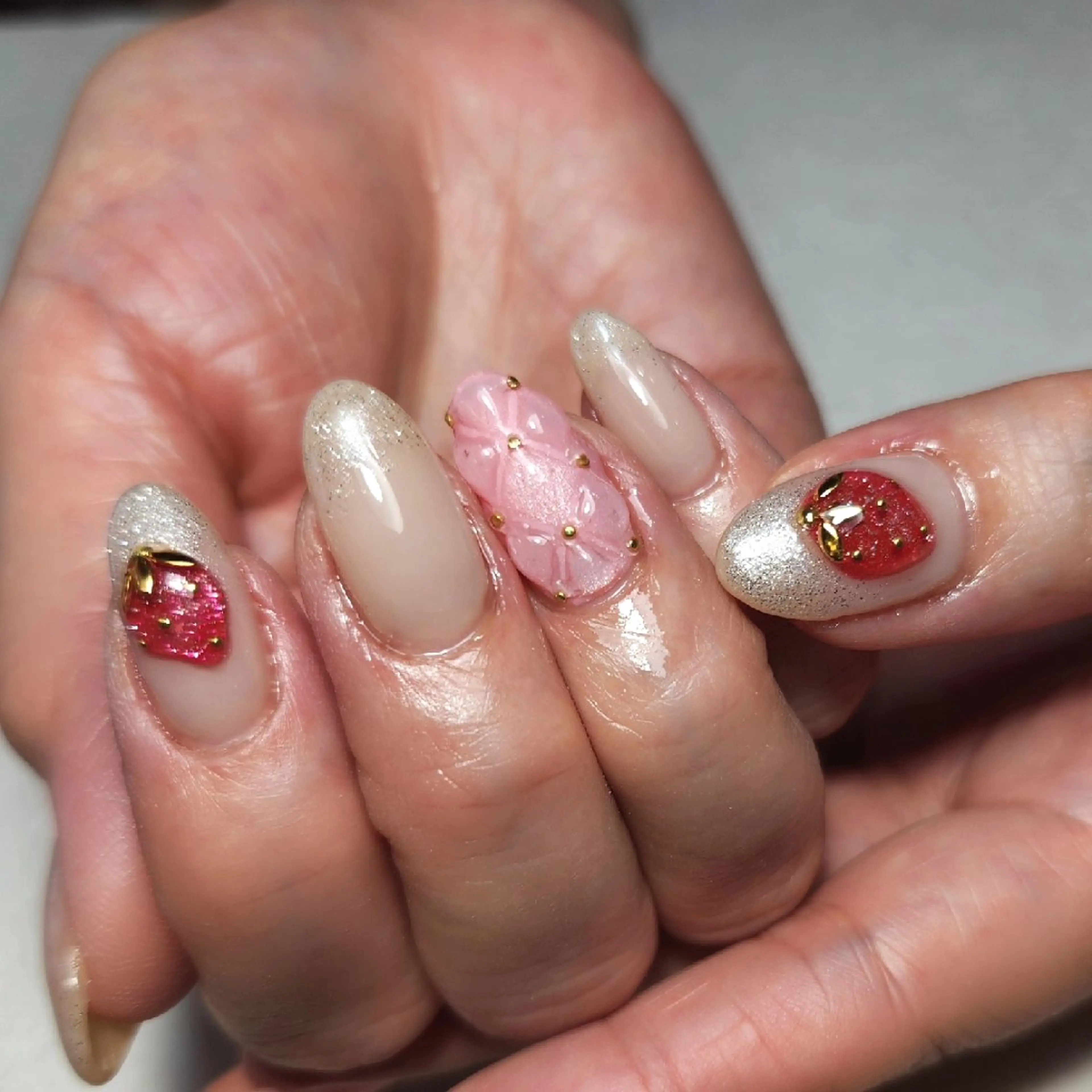 ネイル ラメ(グリッター) ぷっくりネイル 春ネイル ホワイト ハンドネイル   BENNIEのネイルデザイン