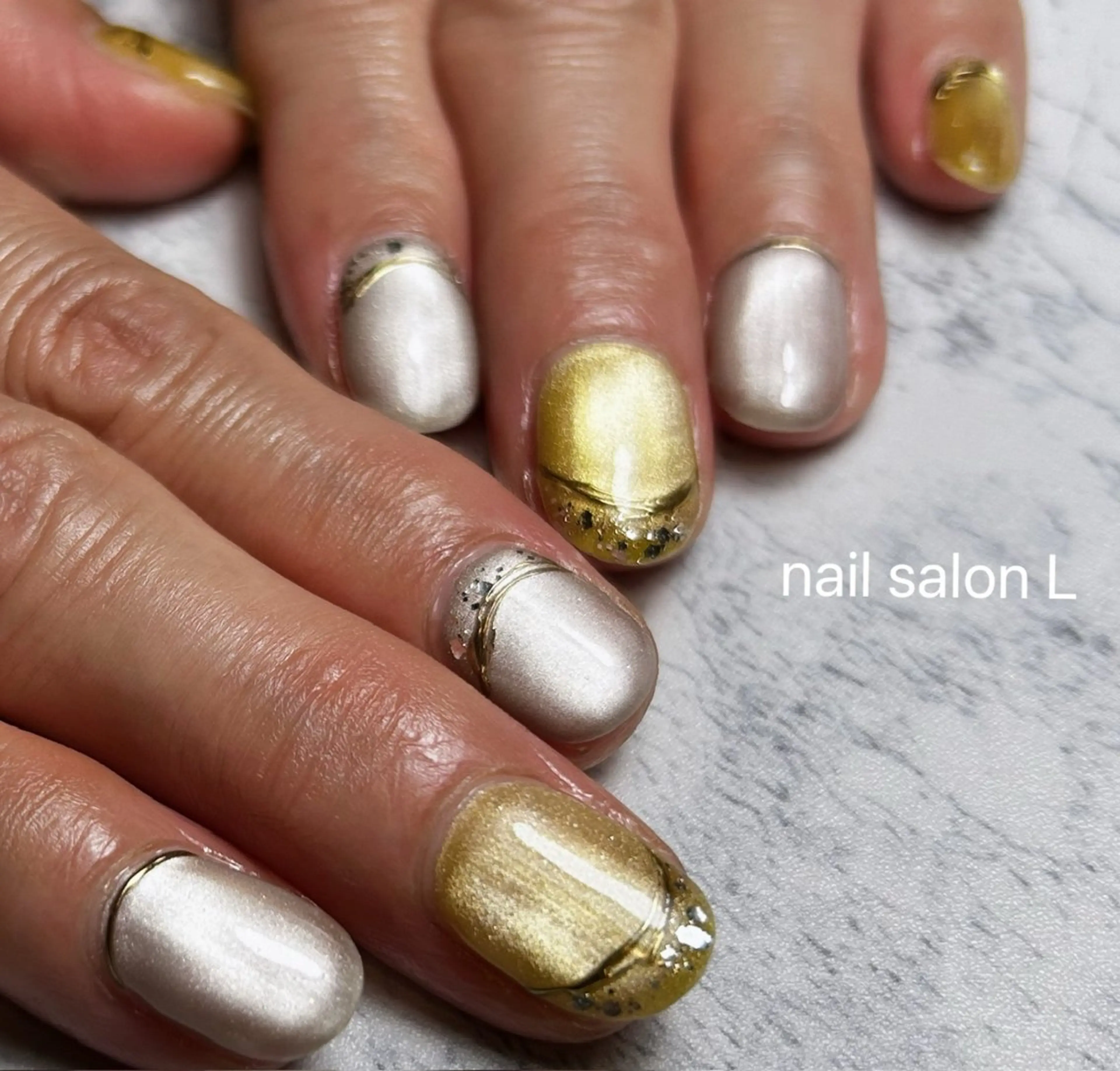 ネイル マグネットネイル ミラーネイル ハンドネイル 吉川市 ネイルサロンLのネイルデザイン