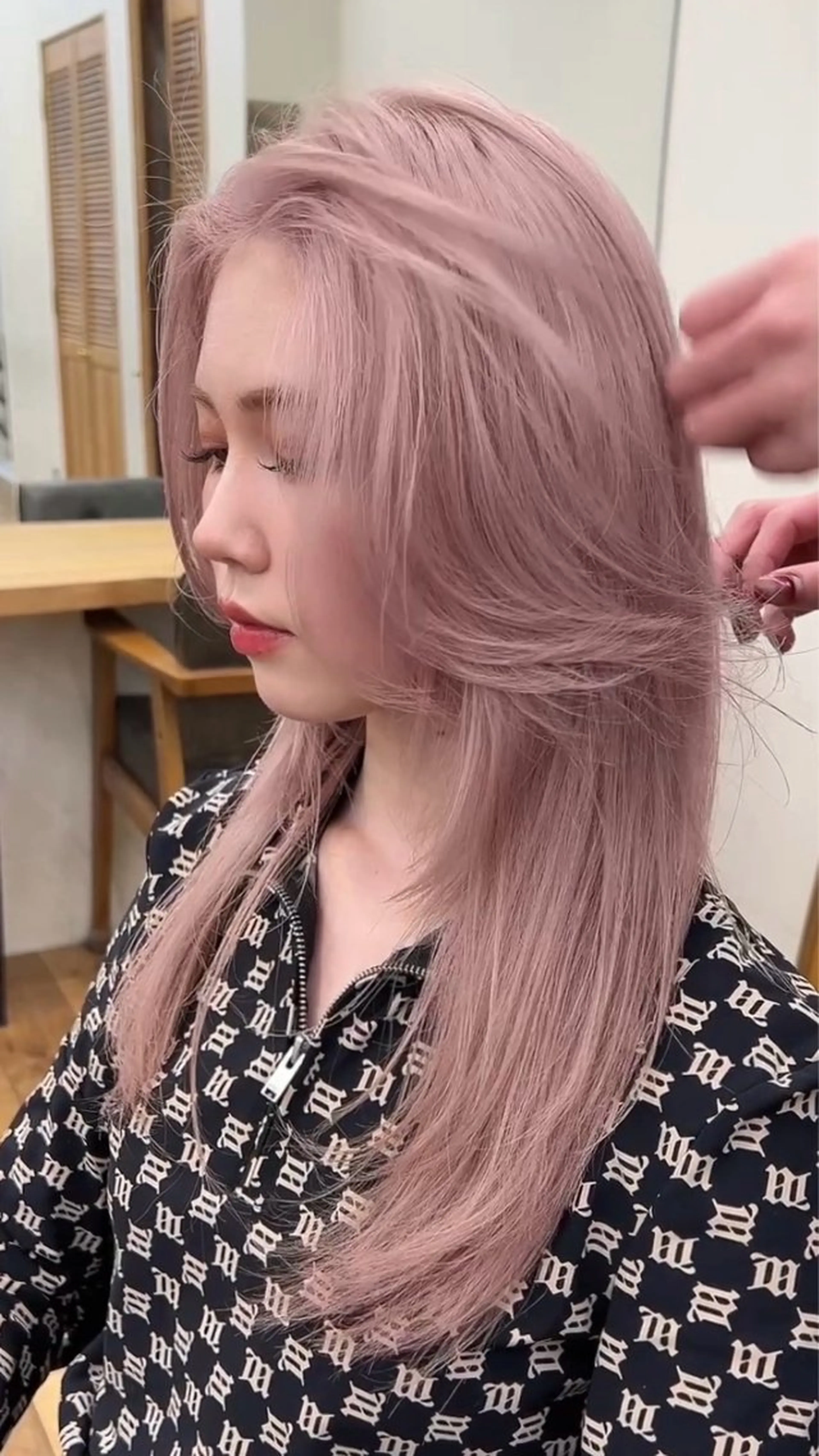 ロング カラー ピンクカラー ホワイトピンク レイヤーカット カット ヘアカラー トリートメント belle   表参道　terrace所属・抜きっぱなしブロンド /ハイトーン/カナタのヘアスタイル