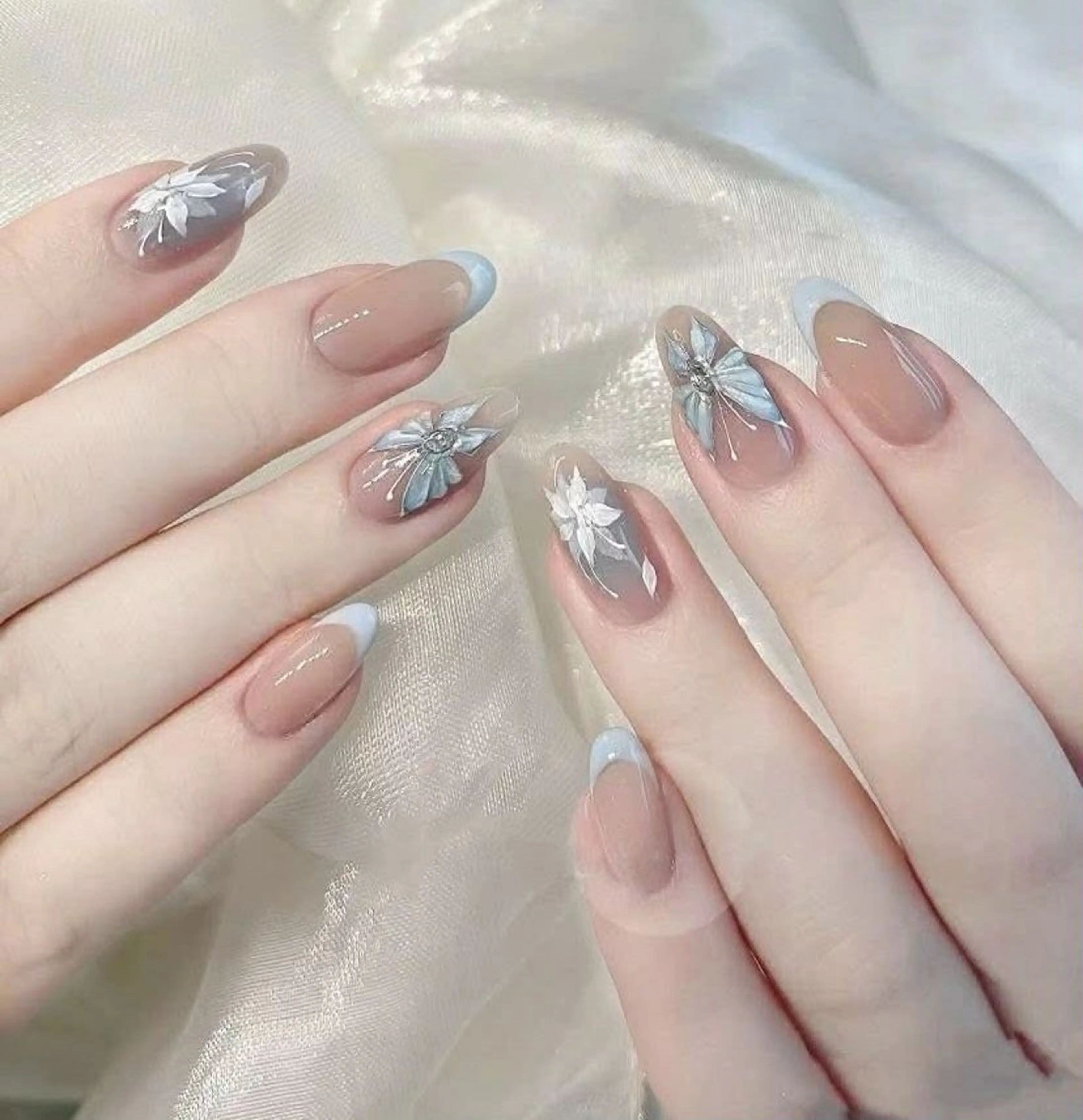 ネイル MQueen ネイルサロンのネイルデザイン