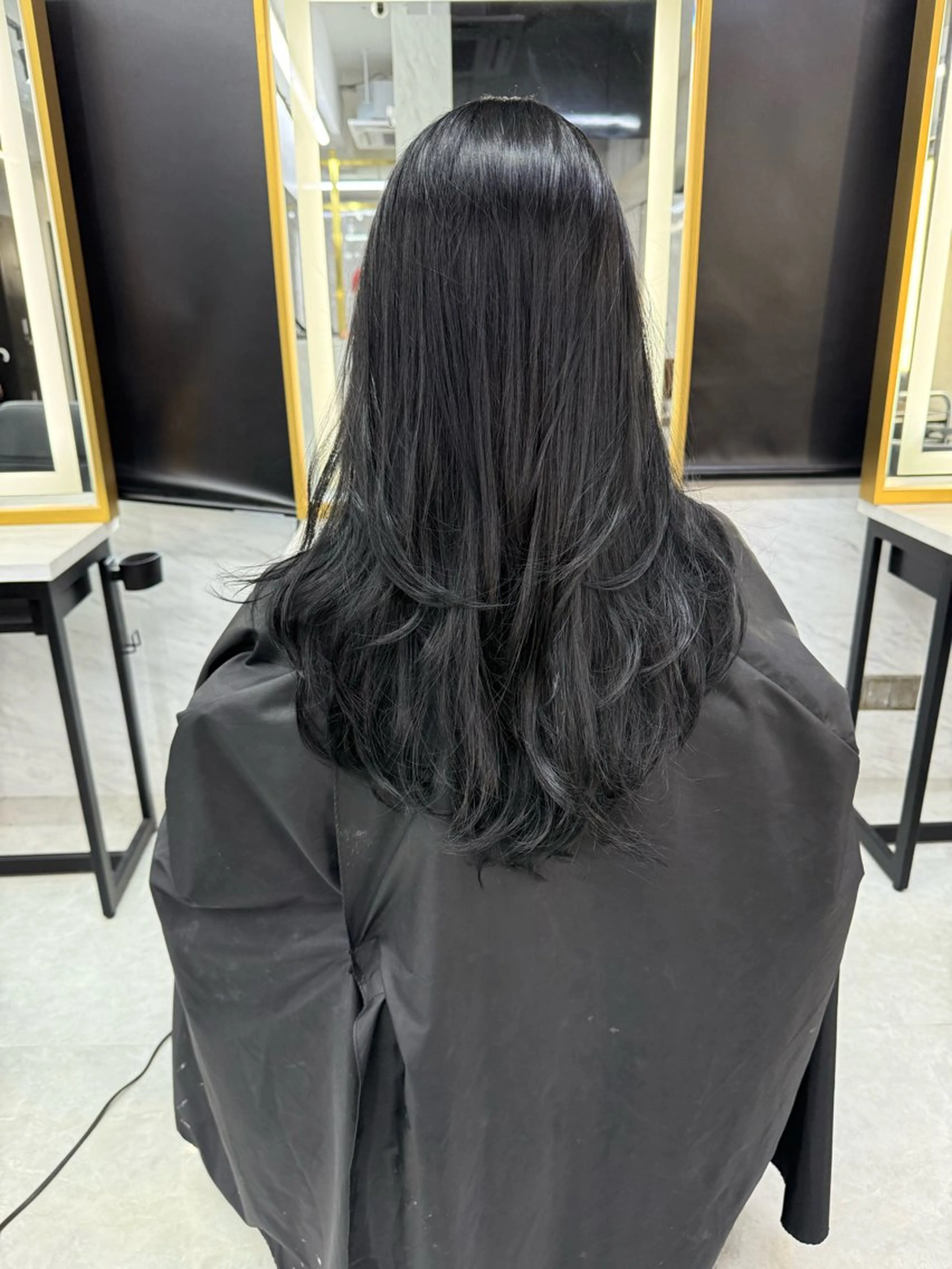 セミロング レイヤーカット マリカ🦋韓国 ハイトーン/エクステのヘアスタイル