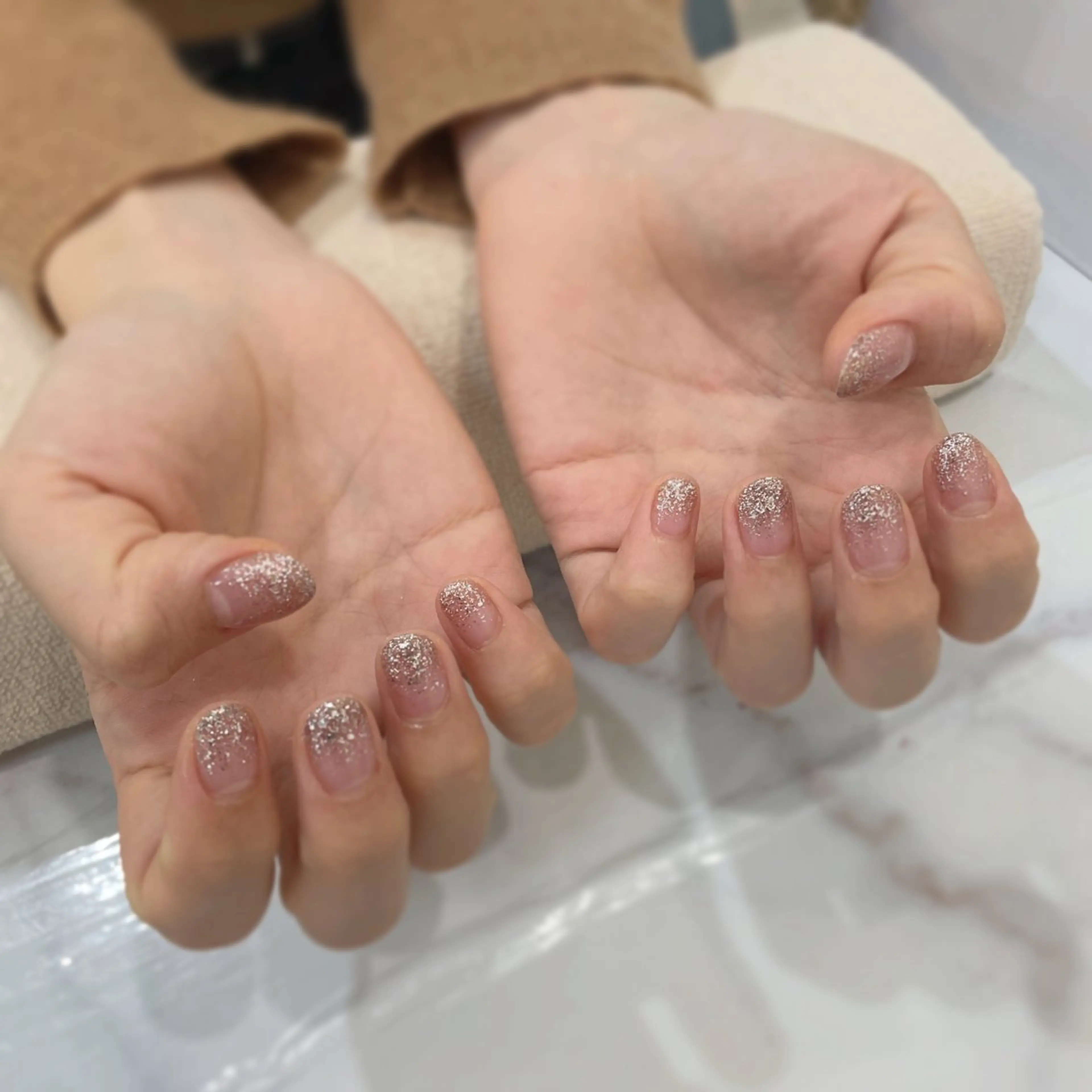 ネイル ブラウン グラデーション ラメ(グリッター) ラメグラデーション ハンドネイル Kusano / エルミタージュなんばのネイルデザイン