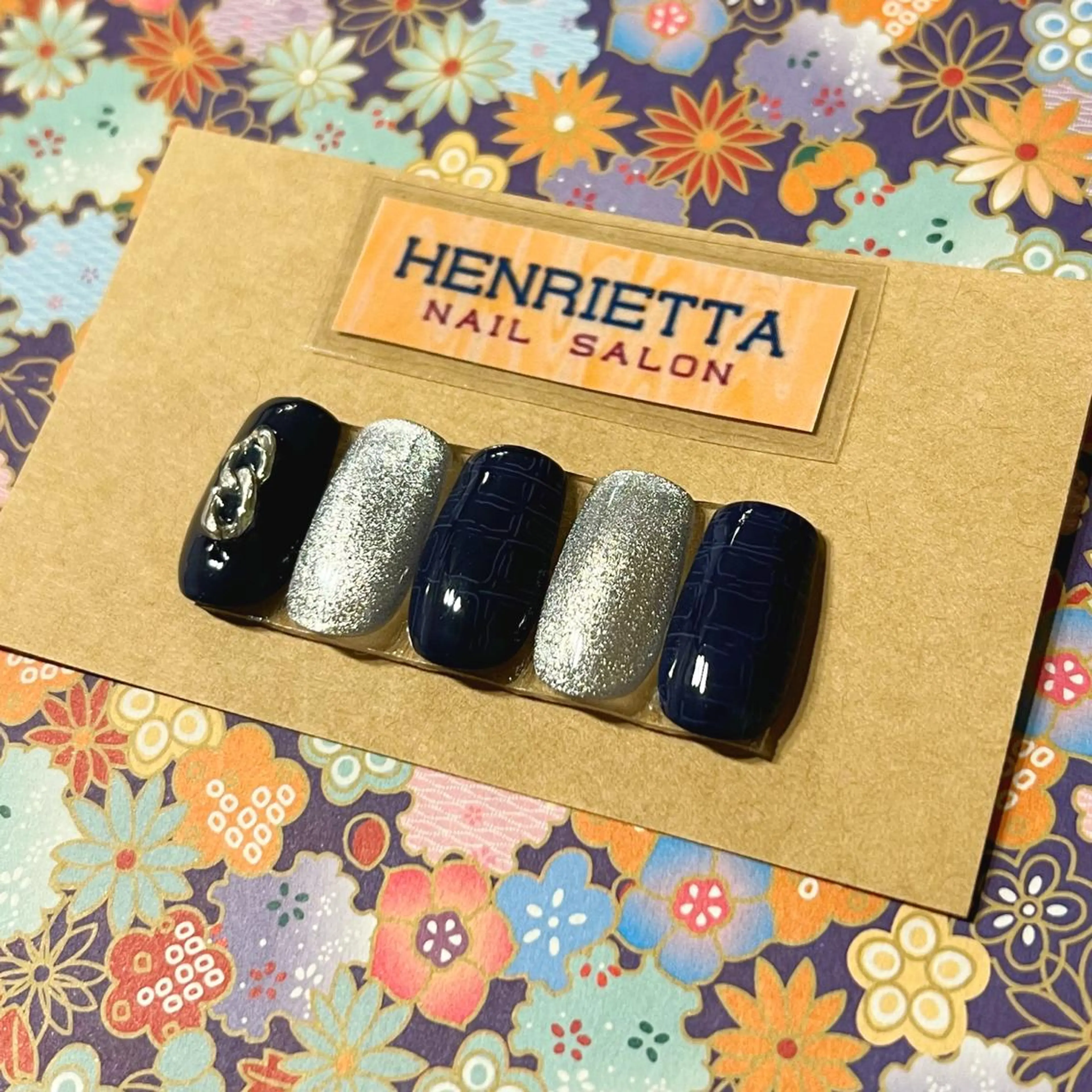 ネイル マグネットネイル HENRIETTA NAILSALONのネイルデザイン