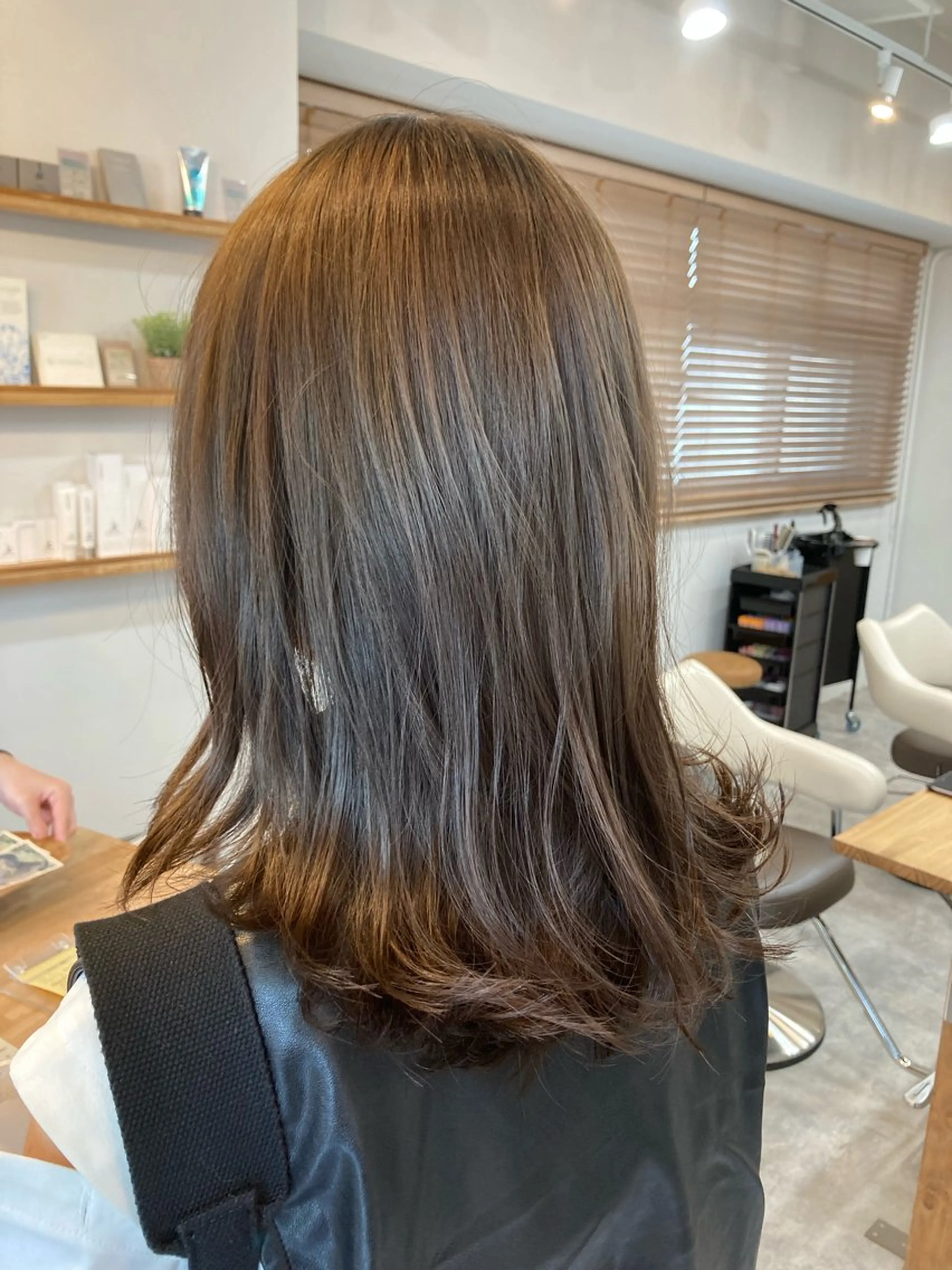 カラー シミズ チハルのヘアスタイル
