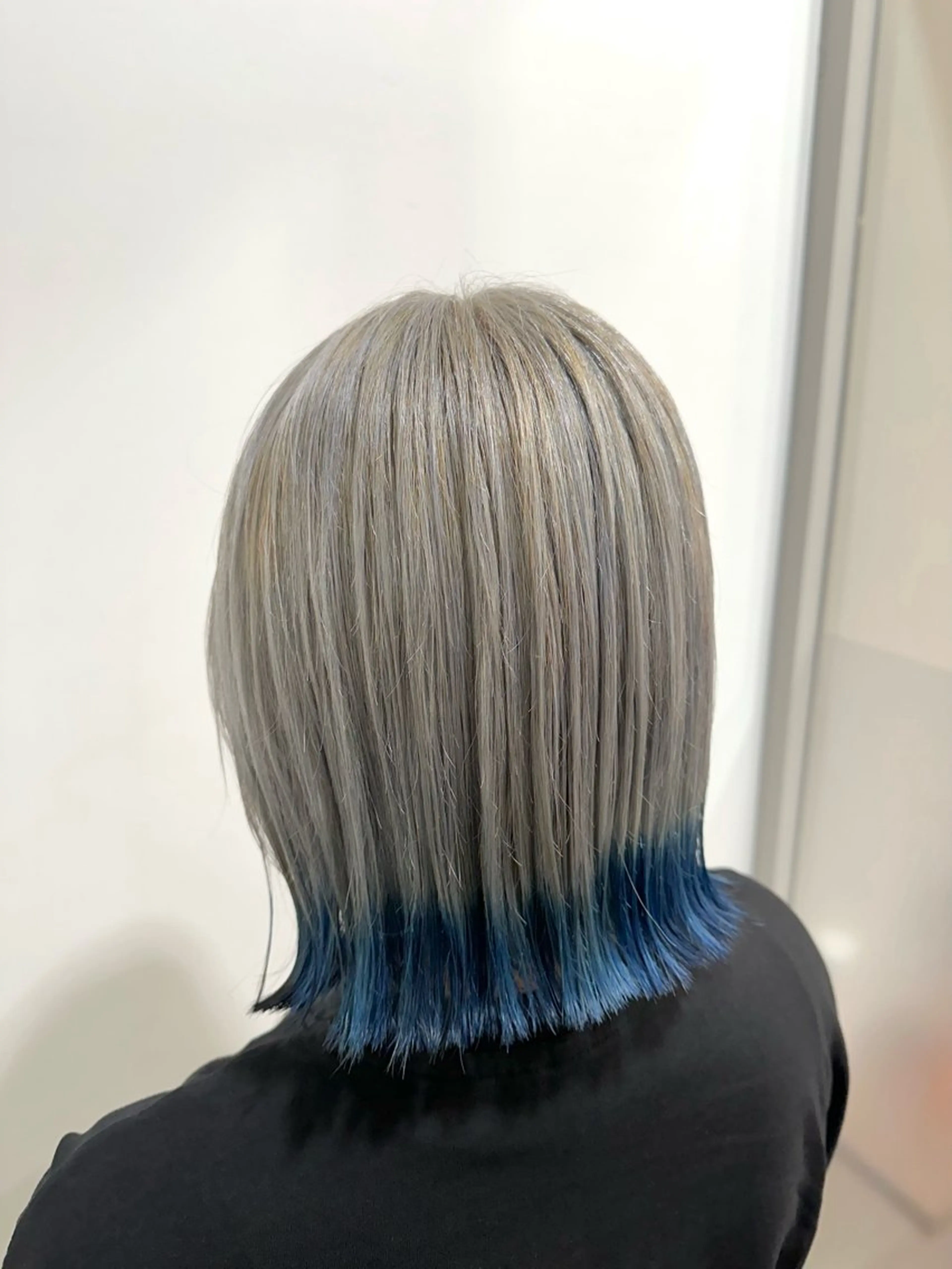 ミディアム カラー ブリーチ ハイトーンカラー ネイビーカラー ヘアカラー トリートメント あべ ゆうかのヘアスタイル