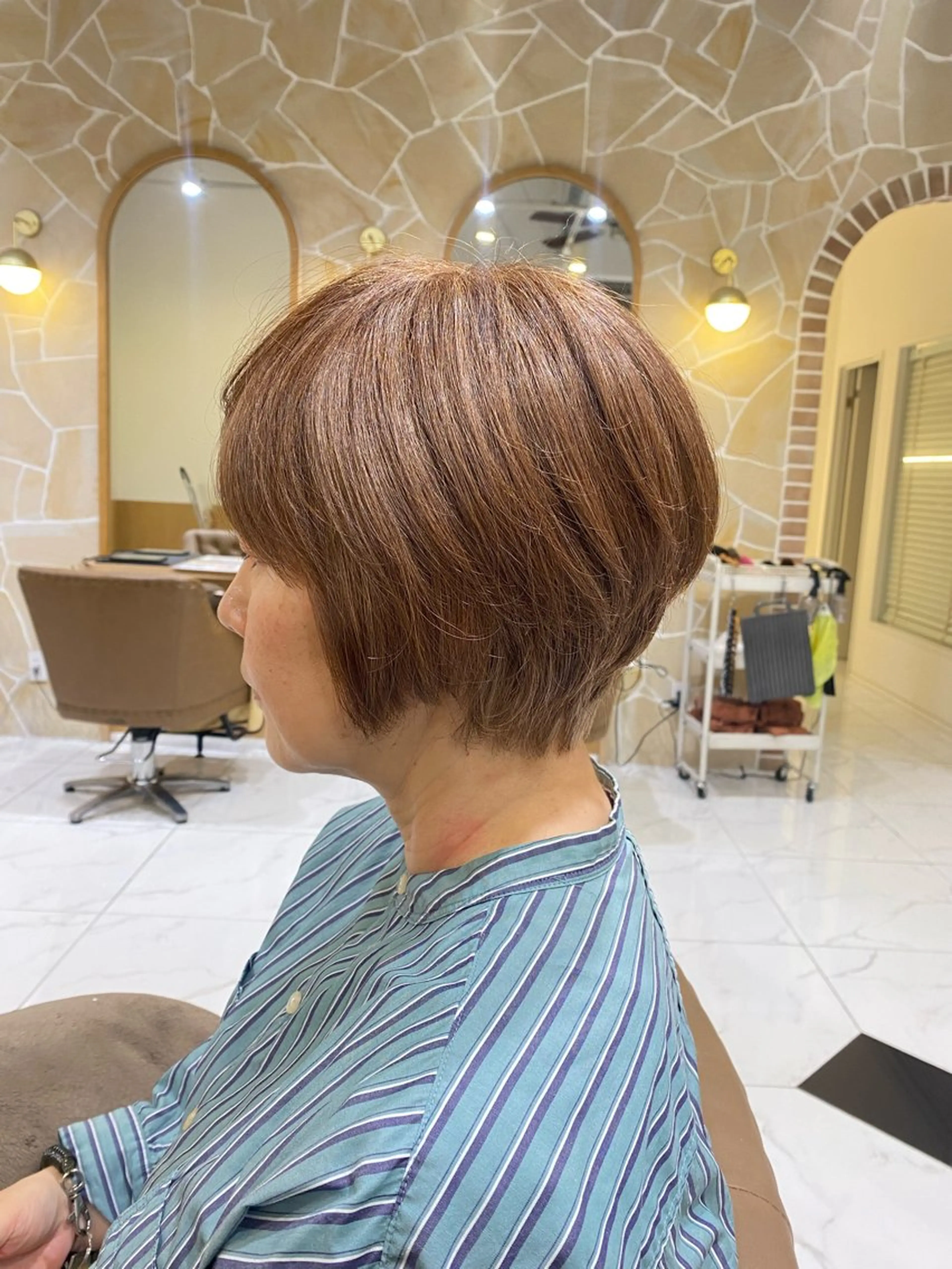 ショート カラー 透明感カラー カット ヘアカラー トリートメント 坂井 茅聖のヘアスタイル