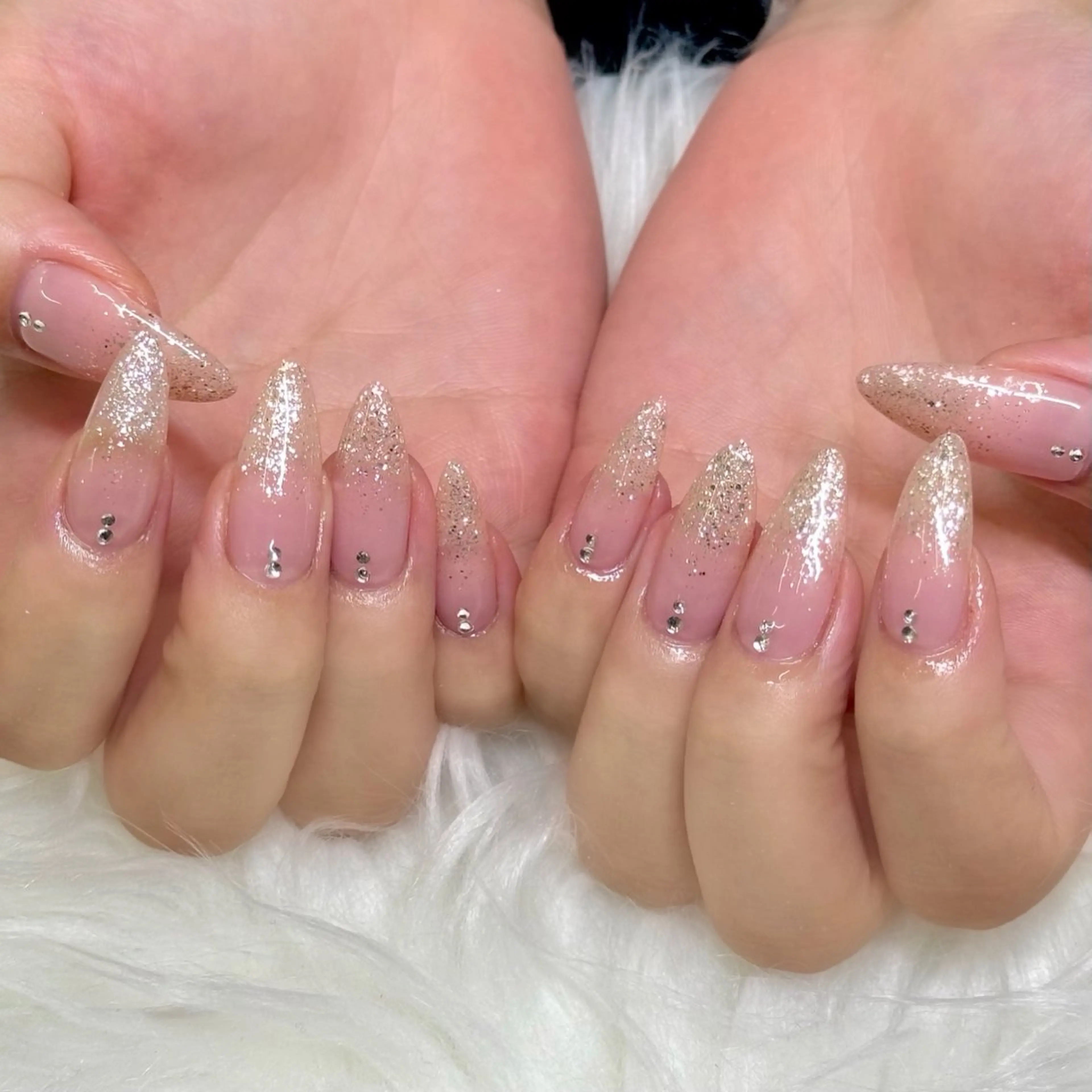 ネイル ラメ(グリッター) ラメグラデーション ストーンネイル ハンドネイル Bianca浦和西口 Takenouchiのネイルデザイン