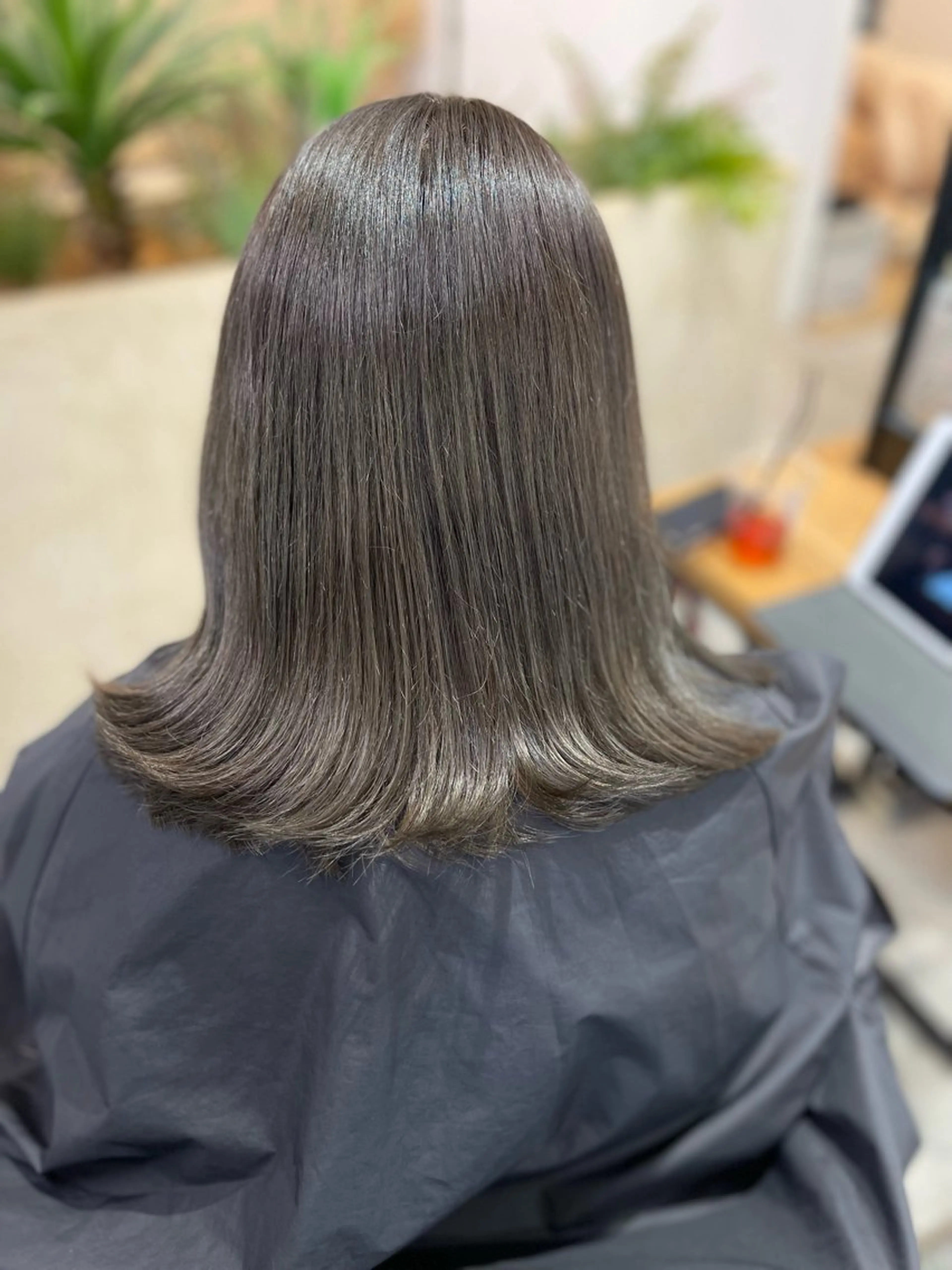 ミディアム カラー グレージュ ハイトーンカラー オリーブグレージュ オリーブグレー route 【ルート】所属・髪質改善/堀江 ケアカラーtoshiのヘアスタイル