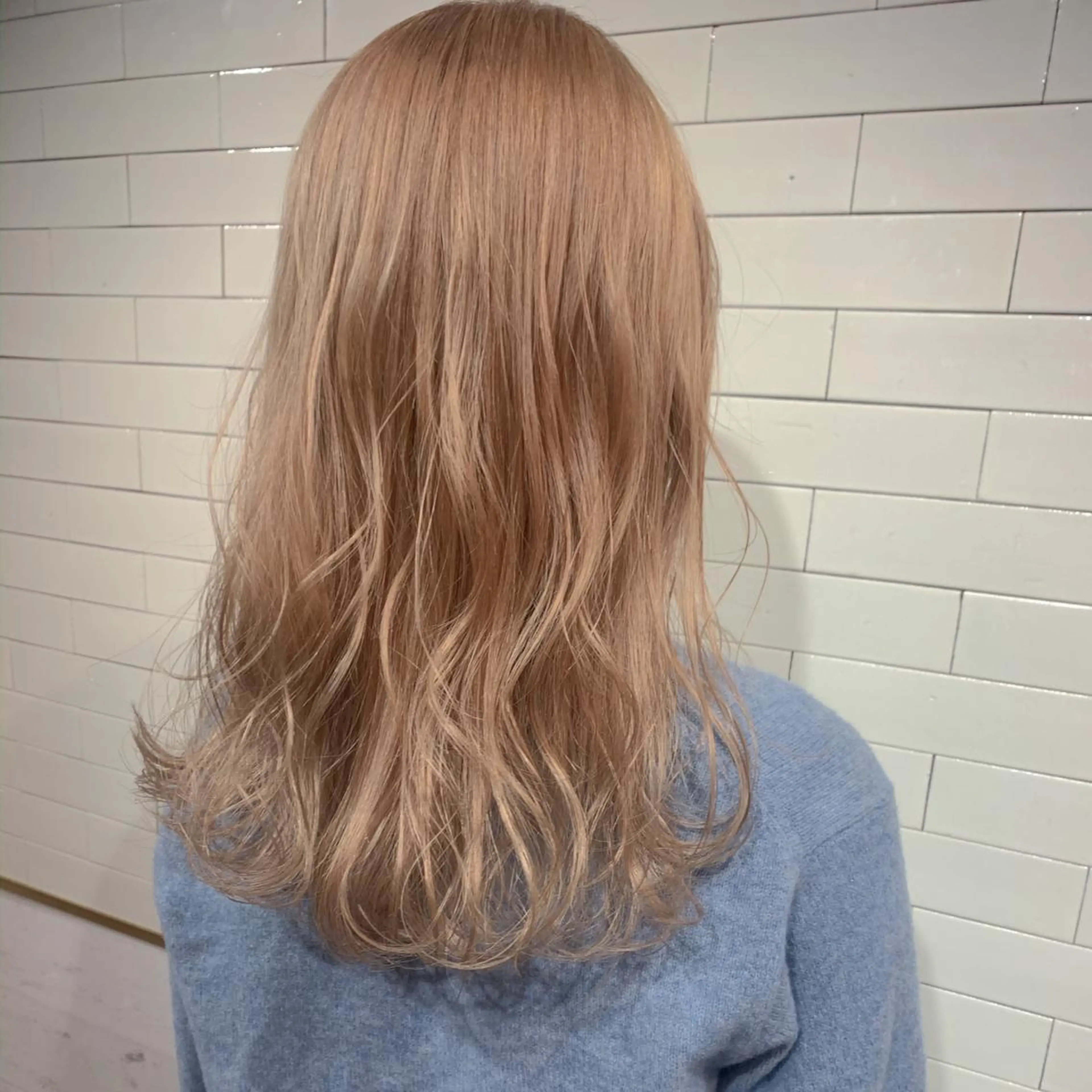 セミロング カラー ヘアアレンジ ベージュカラー ブリーチ ケアブリーチ ハイトーンカラー ハイトーンベージュ 🦋レイヤーカット ミドリカワ🦋のヘアスタイル