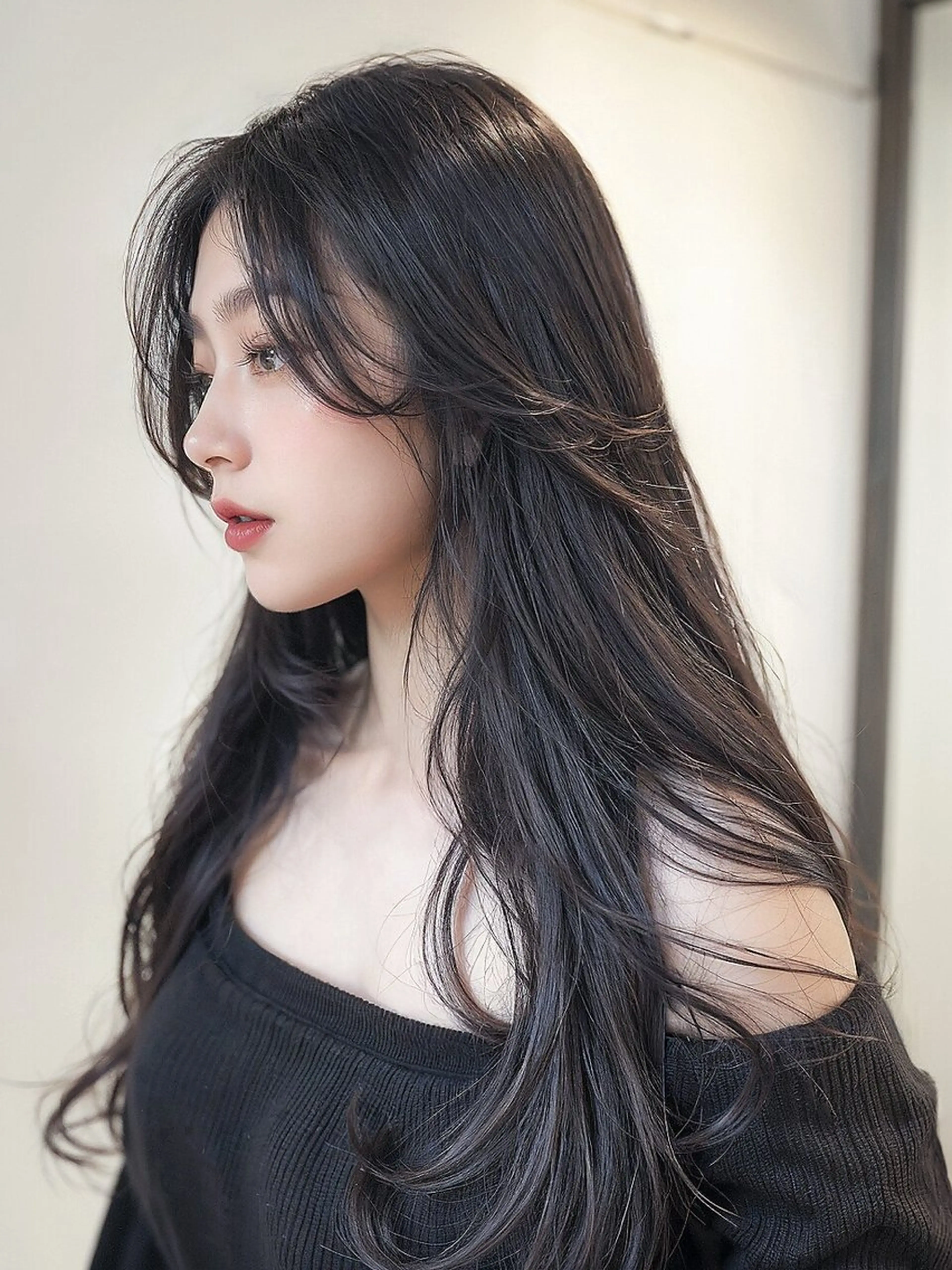 ロング トミタ/レイヤー/ 韓国ヘア/艶カラーのヘアスタイル