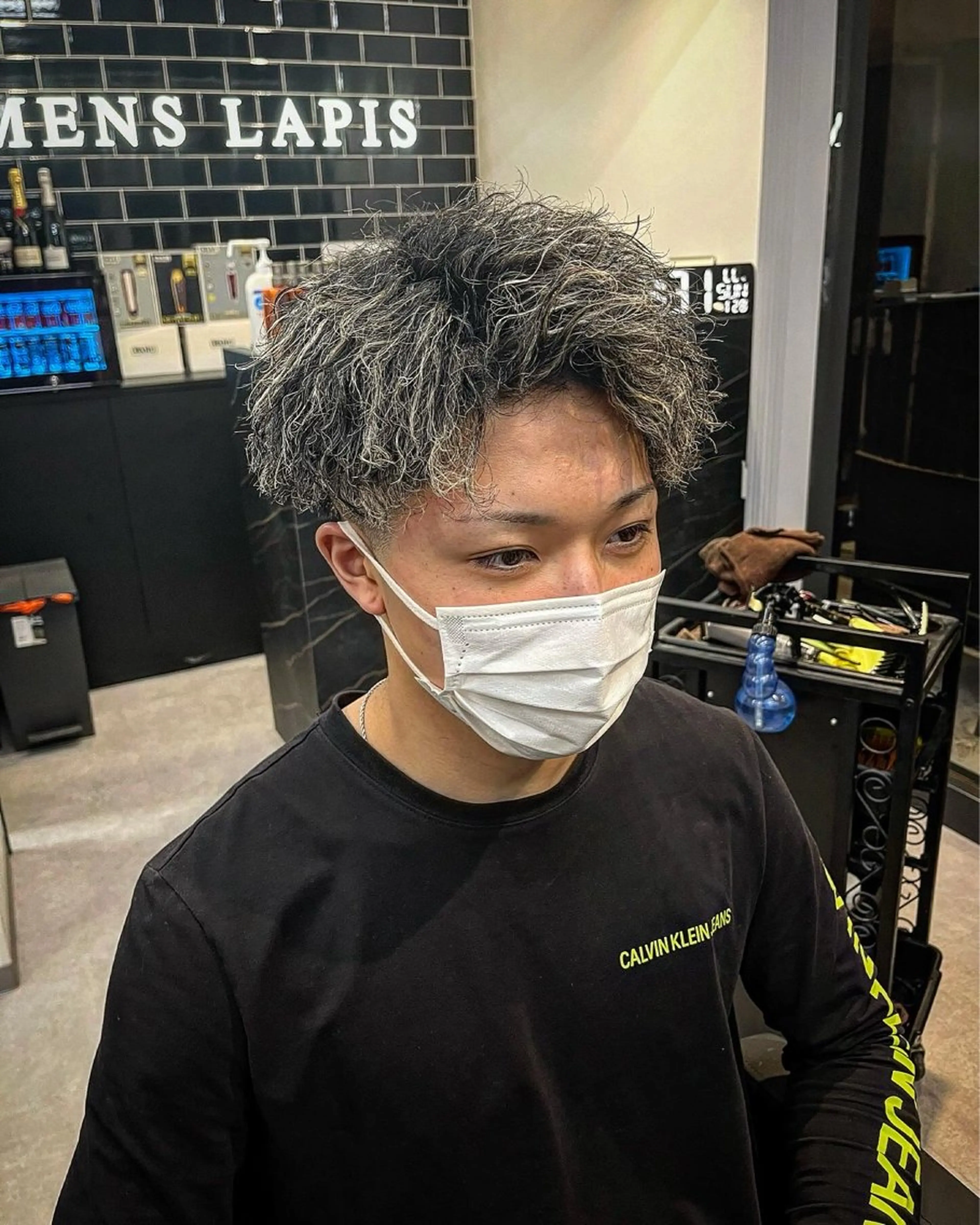 ショート カラー パーマ ヘアアレンジ メンズ メンズメッシュ メンズパーマ ツイストスパイラルパーマ メッシュ スパイラルパーマ カット ヘアカラー パーマ ヘアセット men'slapis YUTOのヘアスタイル