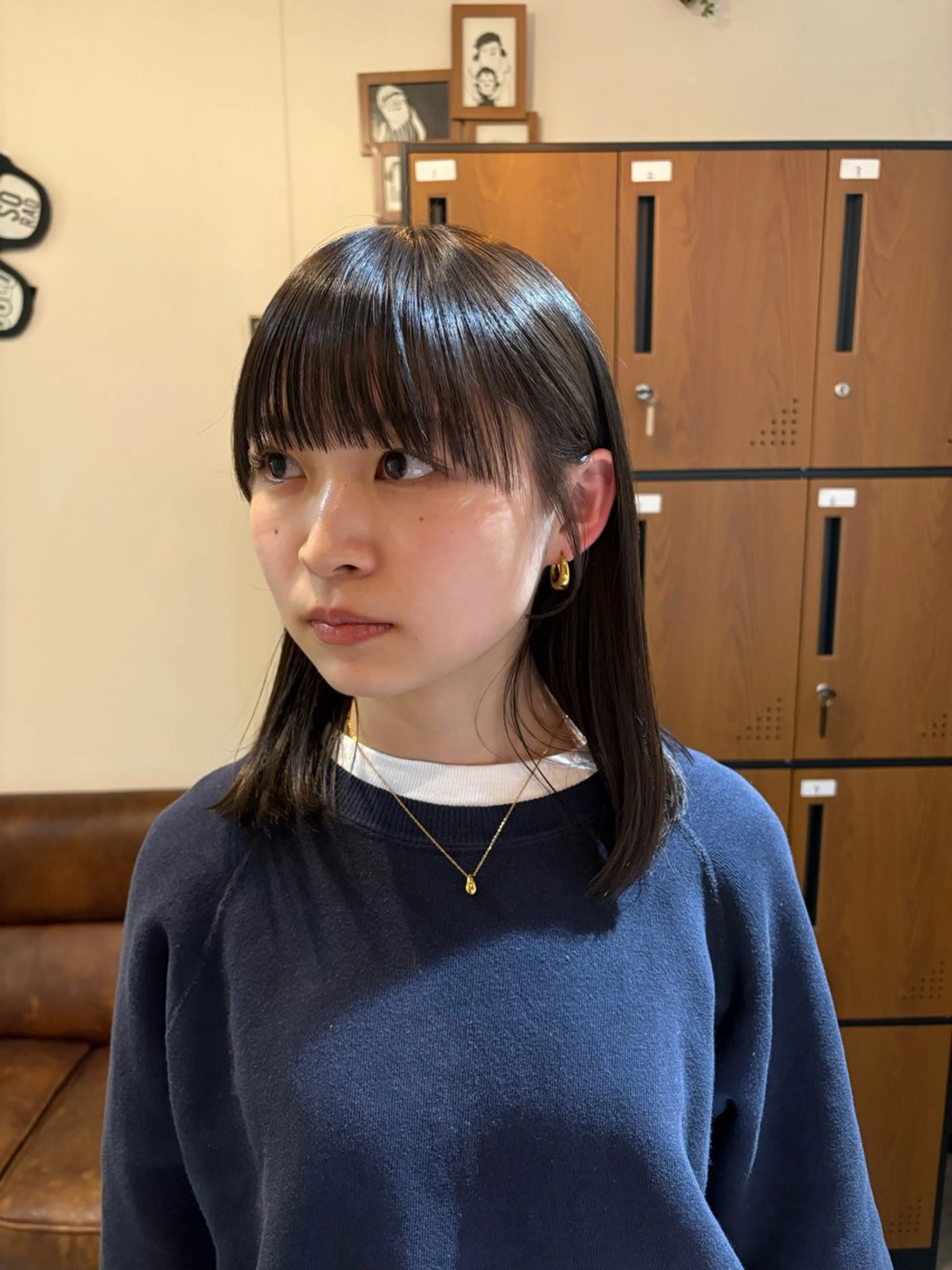 ミディアム カラー ダークグレー ダークグレージュ グレージュ ワイドバング 小川 美奈のヘアスタイル