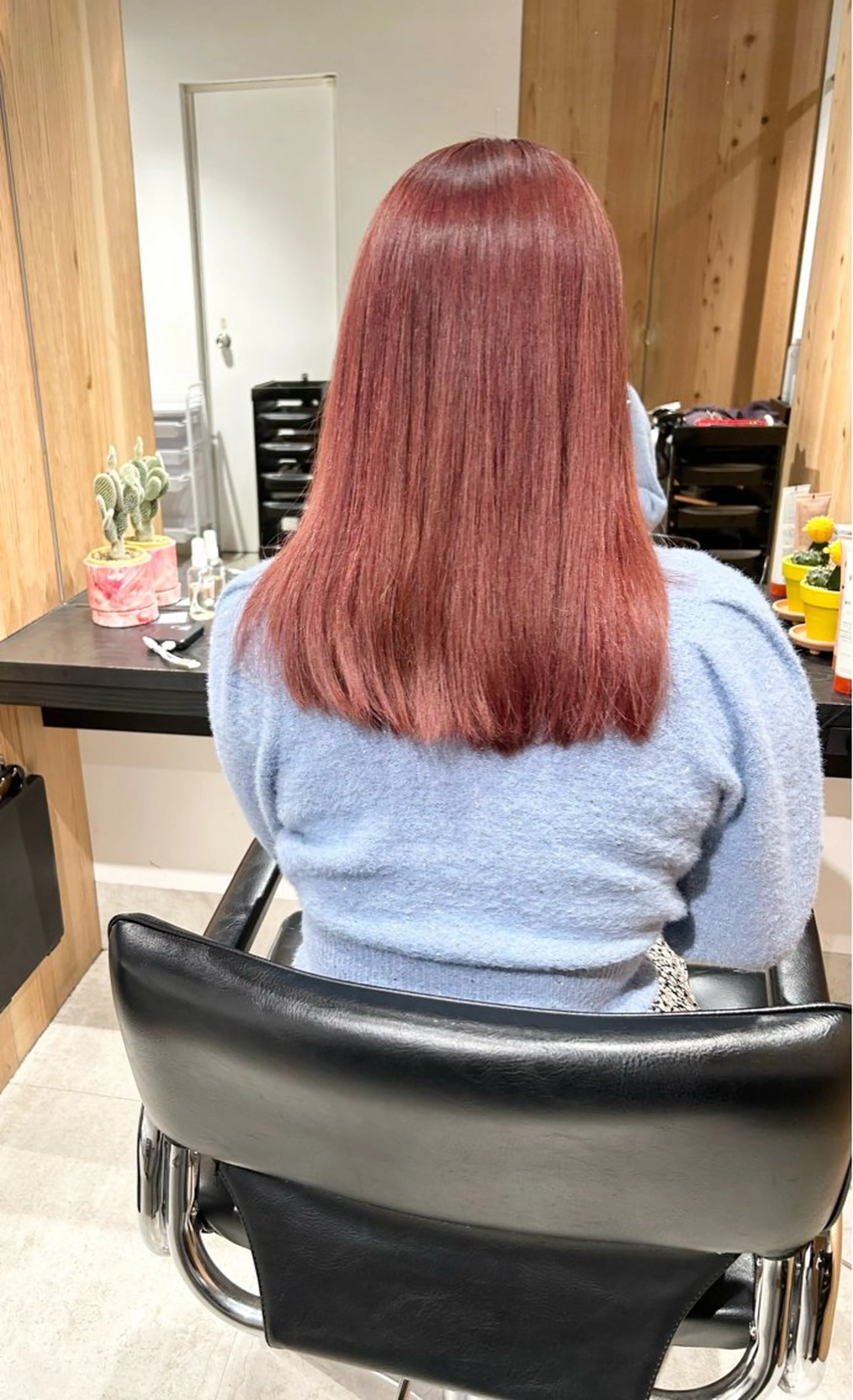 セミロング カラー ブリーチ ピンクカラー カット ヘアカラー トリートメント スキバサミを使わない カット🌼唯🌼のヘアスタイル