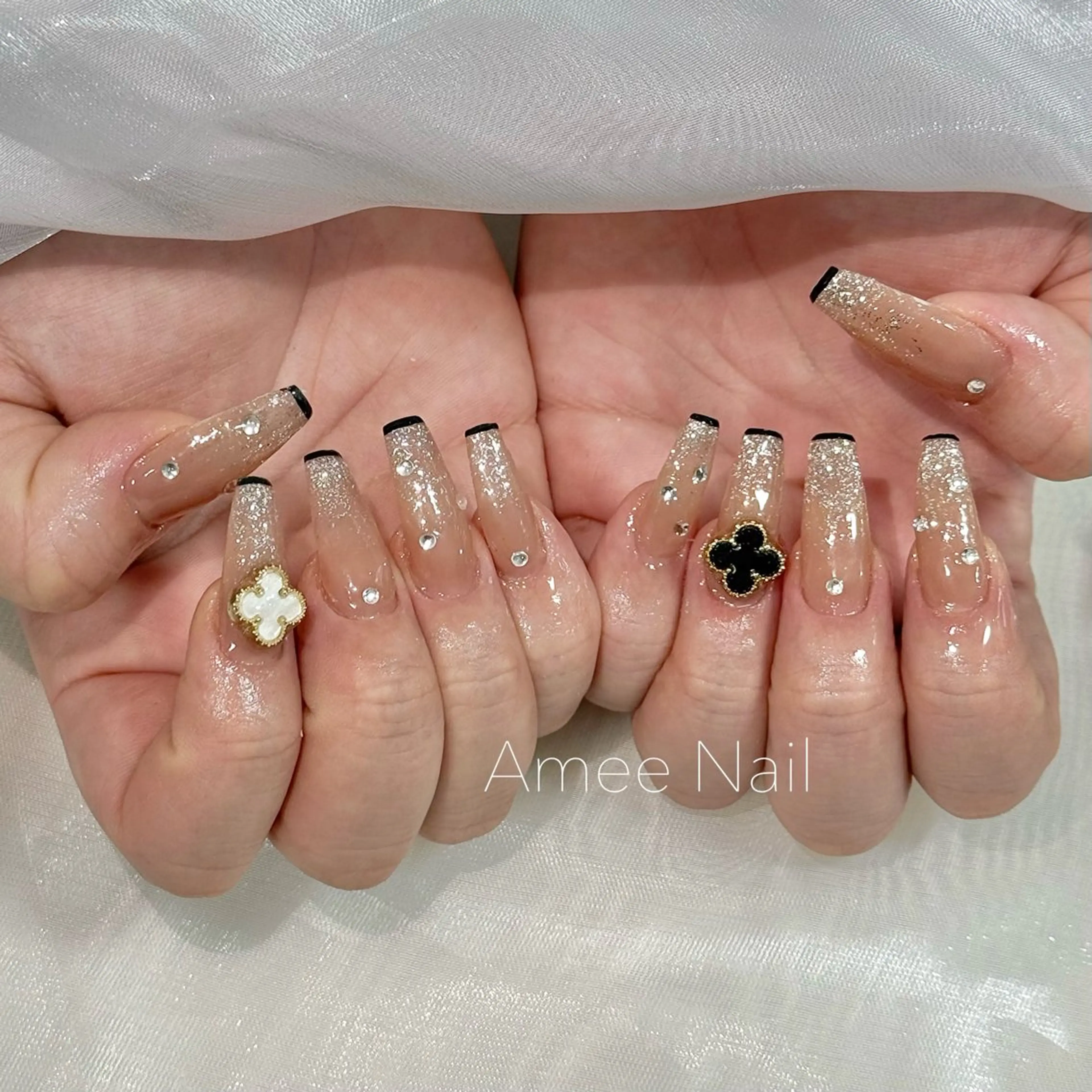 ネイル アートネイル グラデーション キラキラネイル ニュアンスネイル オフィスネイル Amee Nail Salonのネイルデザイン
