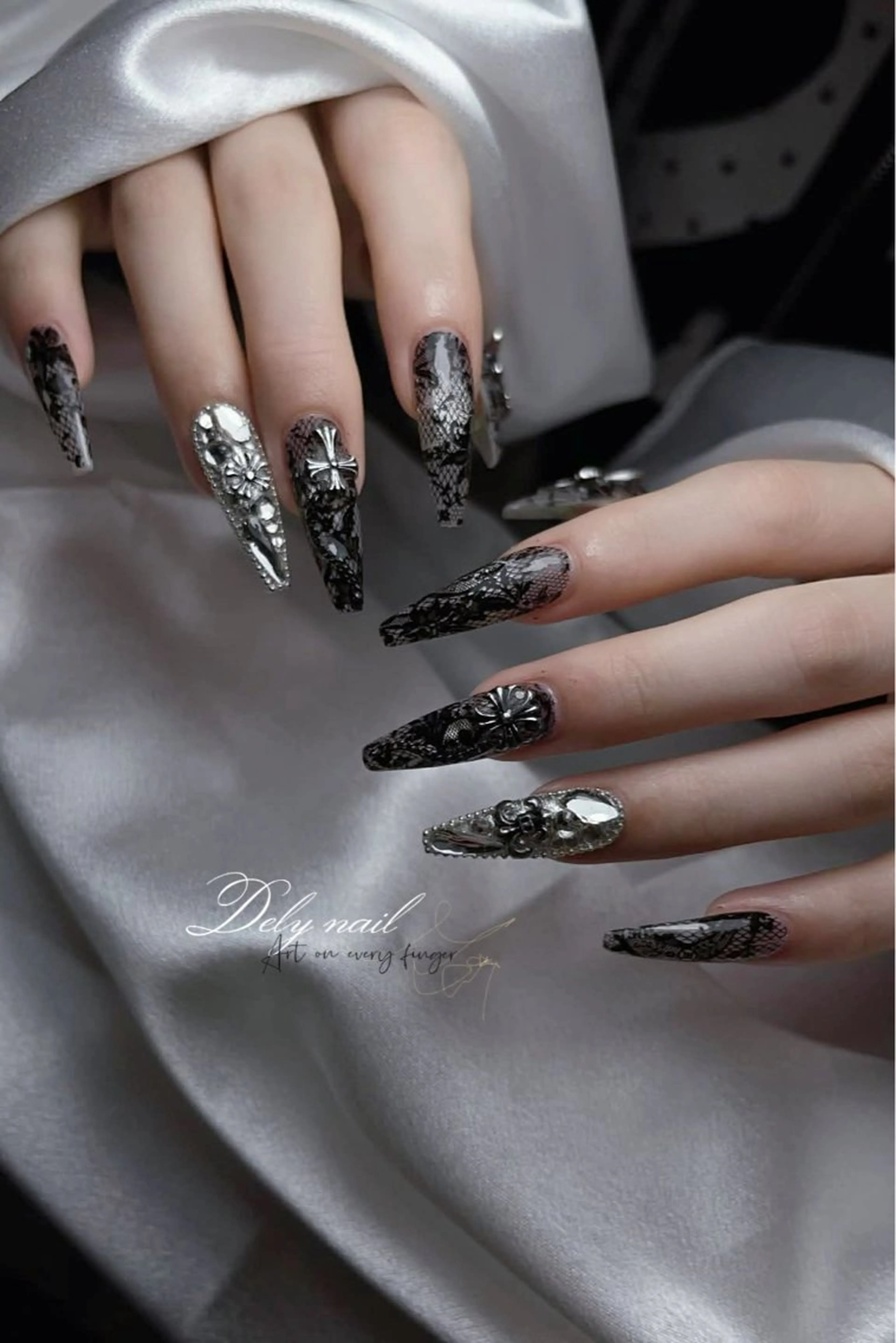 ロング ハンドネイル Dely Nailのネイルデザイン