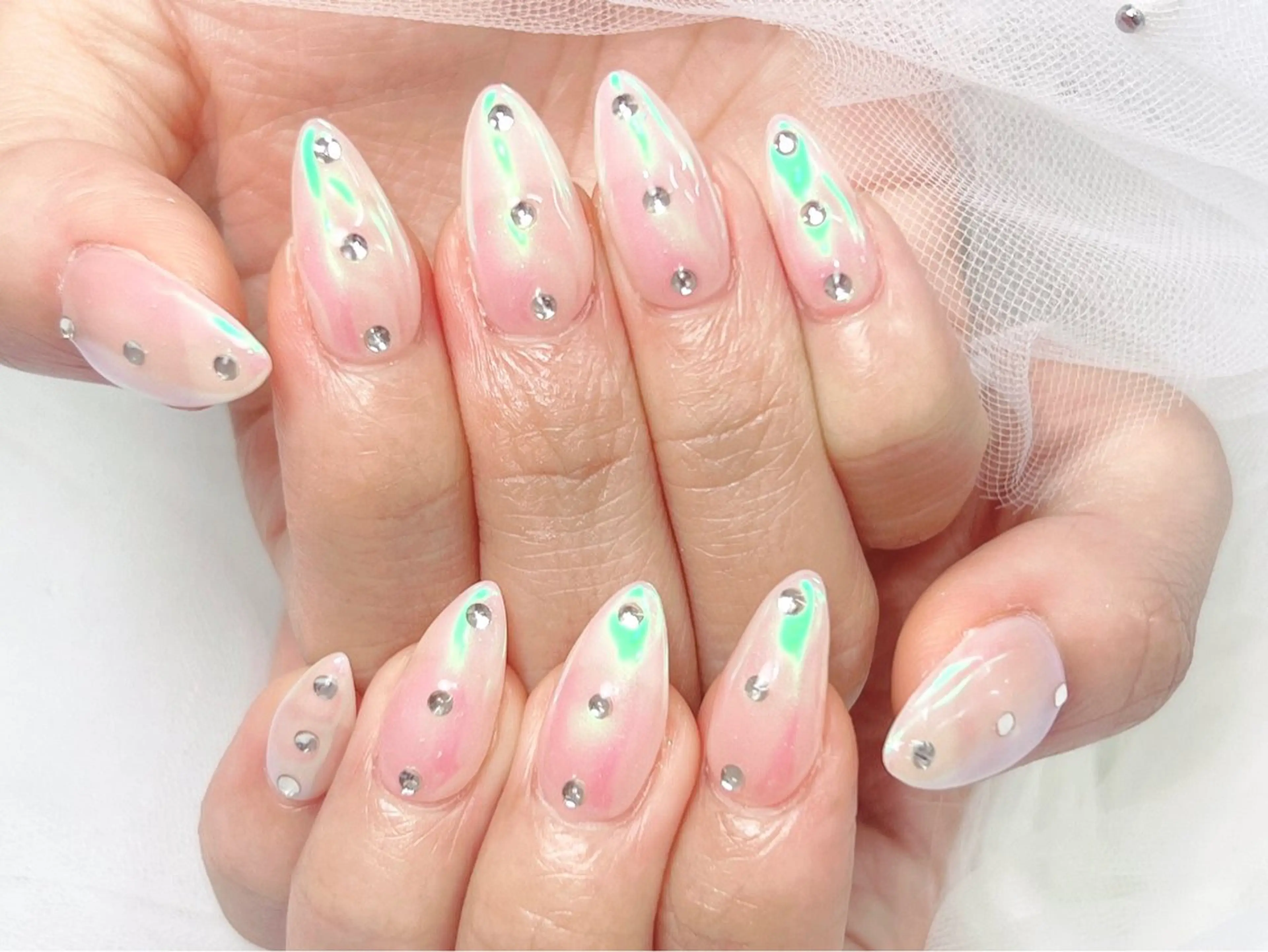 ネイル オーロラネイル チークネイル 長さ出し フットネイル フレンチネイル ハンドネイル ハンドケア lily nailのネイルデザイン