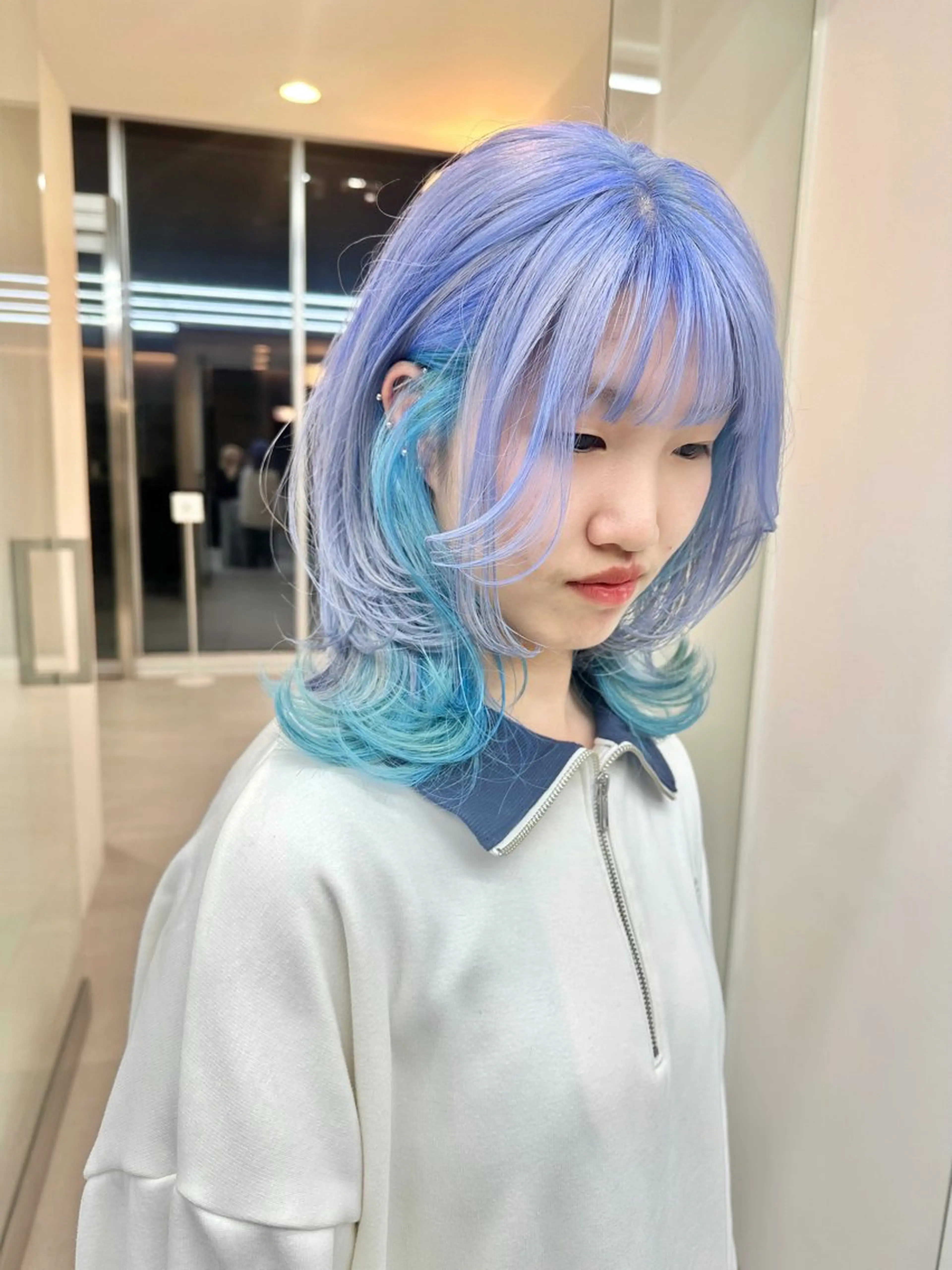 ミディアム カラー ブルーカラー ラベンダーカラー カット ヘアカラー 大塚 夏生のヘアスタイル