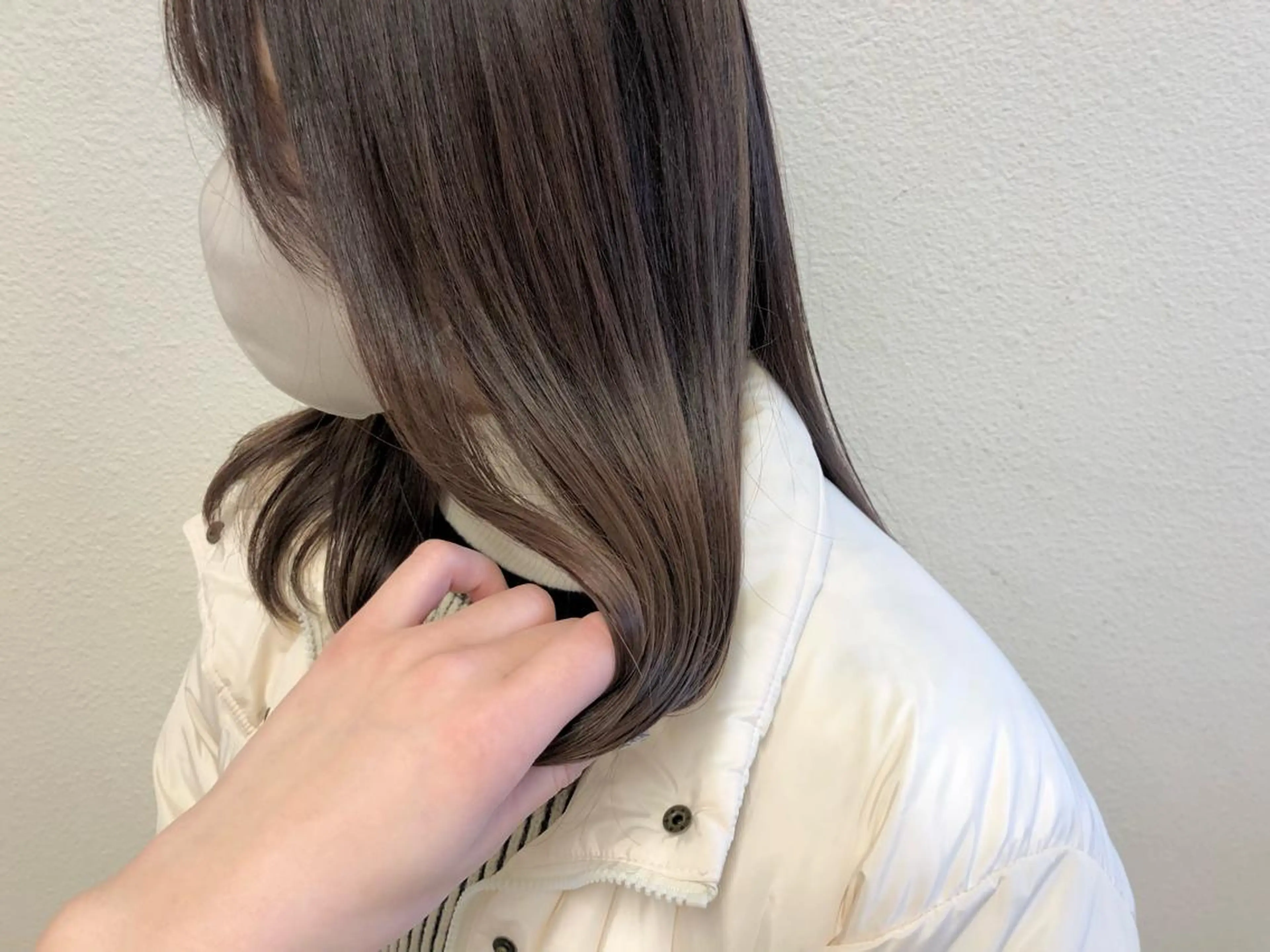 ミディアム カラー アッシュ アッシュブラウン ブリーチ ブラウンカラー 透明感カラー カット ヘアカラー トリートメント 🌼こやま かおり🌼のヘアスタイル