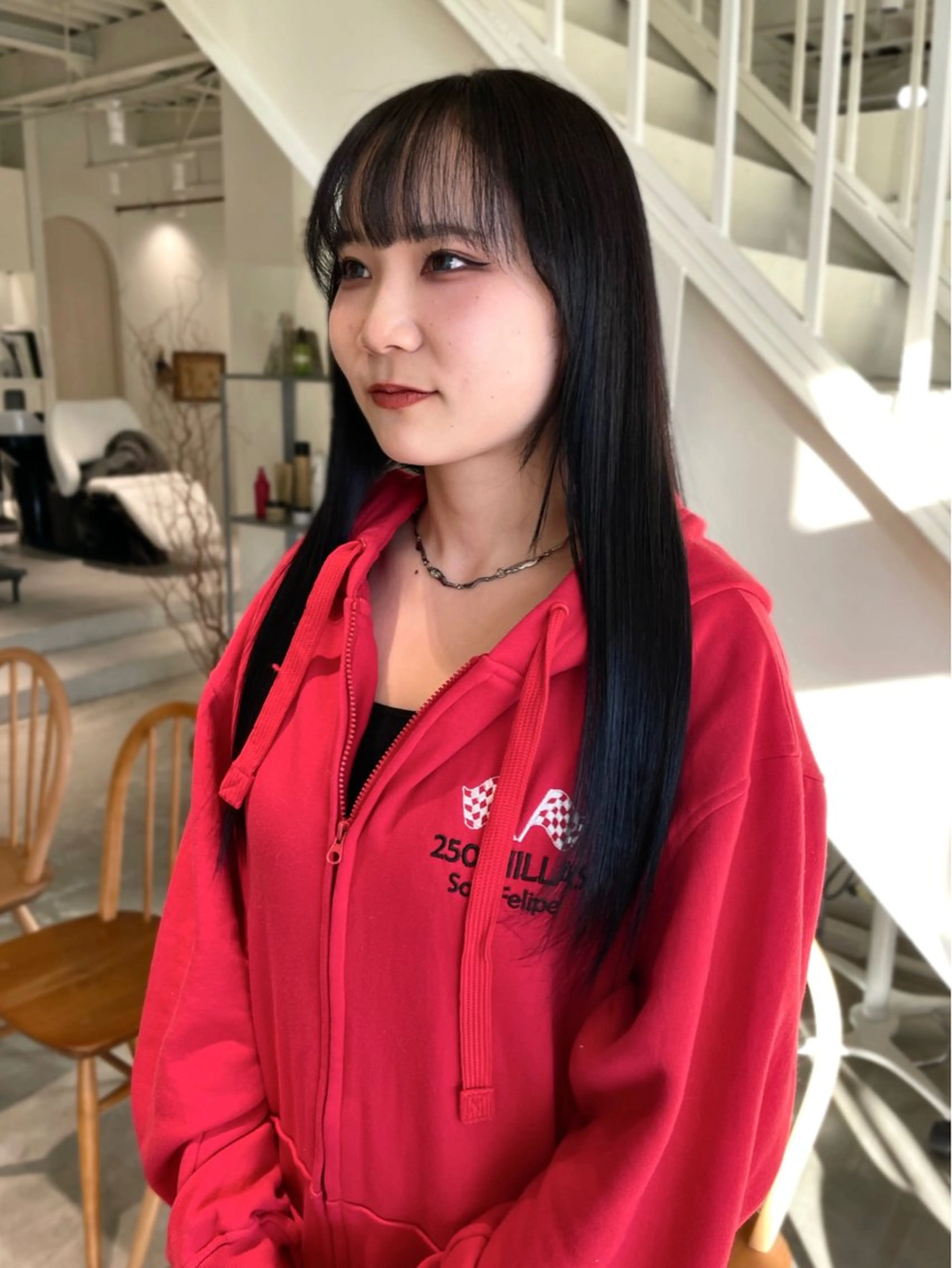 ロング カラー ヘアカラー 林 千聖のヘアスタイル