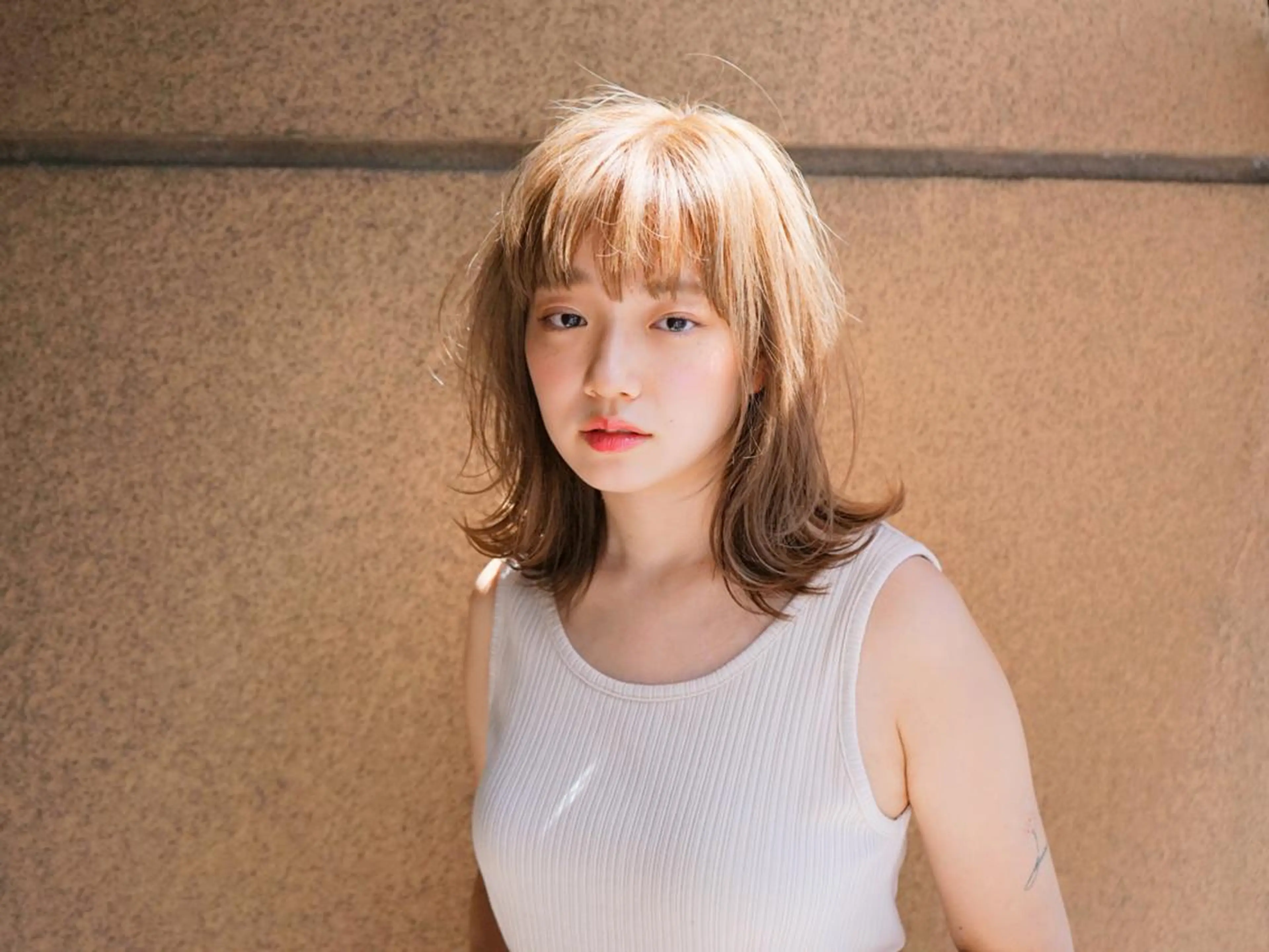 カラー アディクシーカラー ベージュカラー ケアカラー 透明感カラー イヤリングカラー カット トリートメント ヘッドスパ 【ヘアケア特化型】 newi天王寺のヘアスタイル