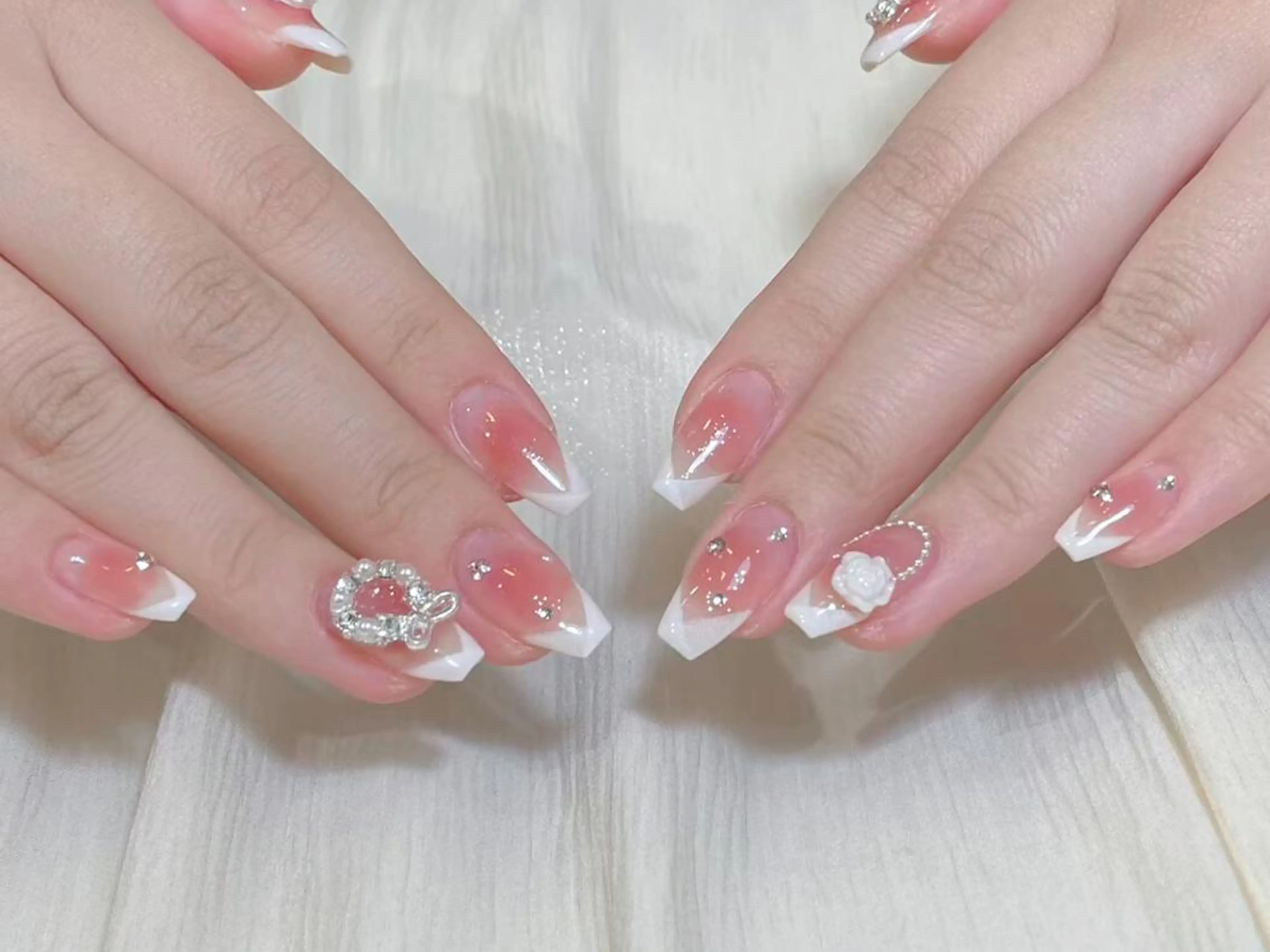 ミディアム ハンドネイル 💅 リリアのネイルデザイン