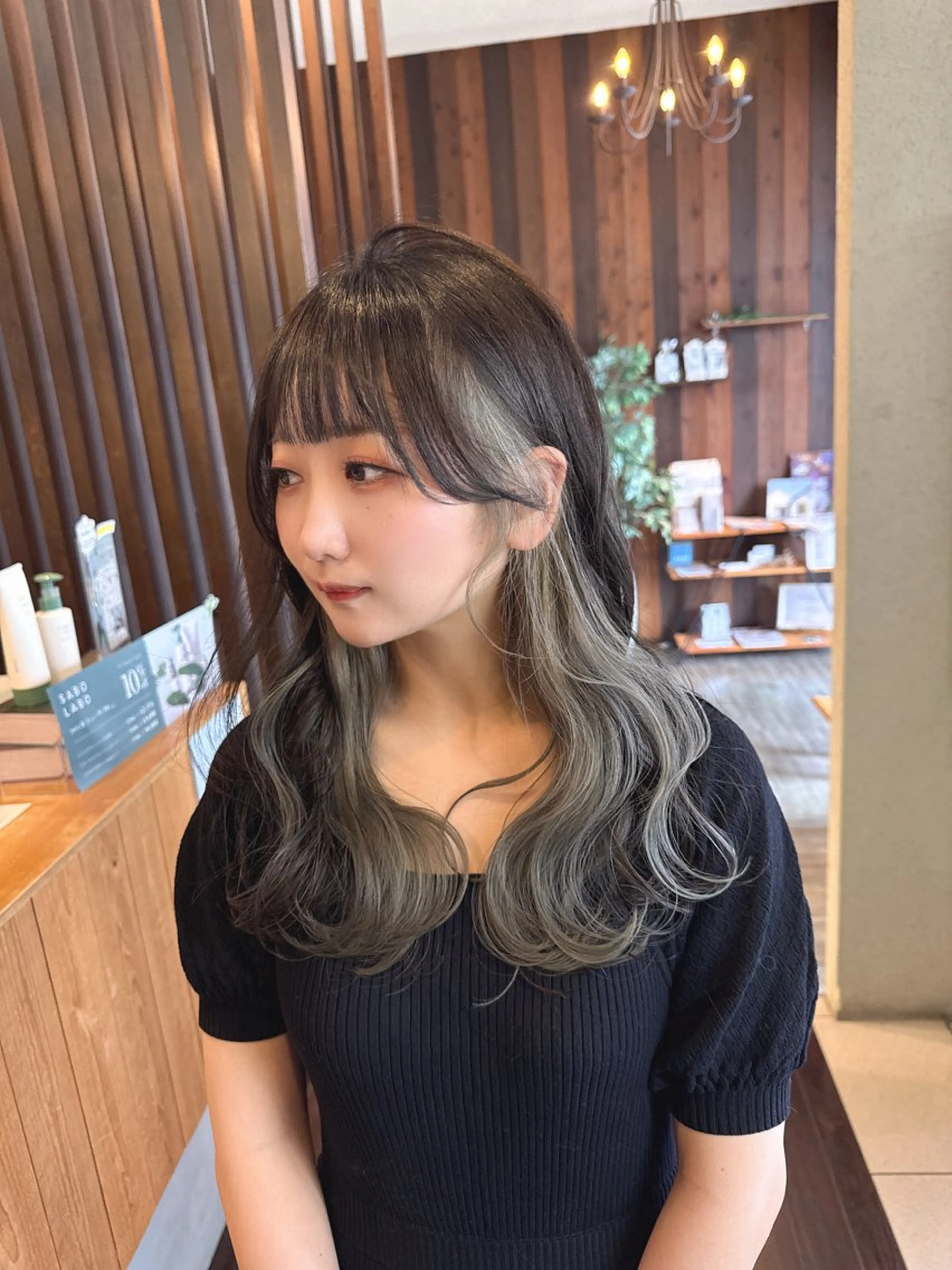ミディアム カラー インナーカラー シルバー ヘアカラー トリートメント 具志 正太のヘアスタイル