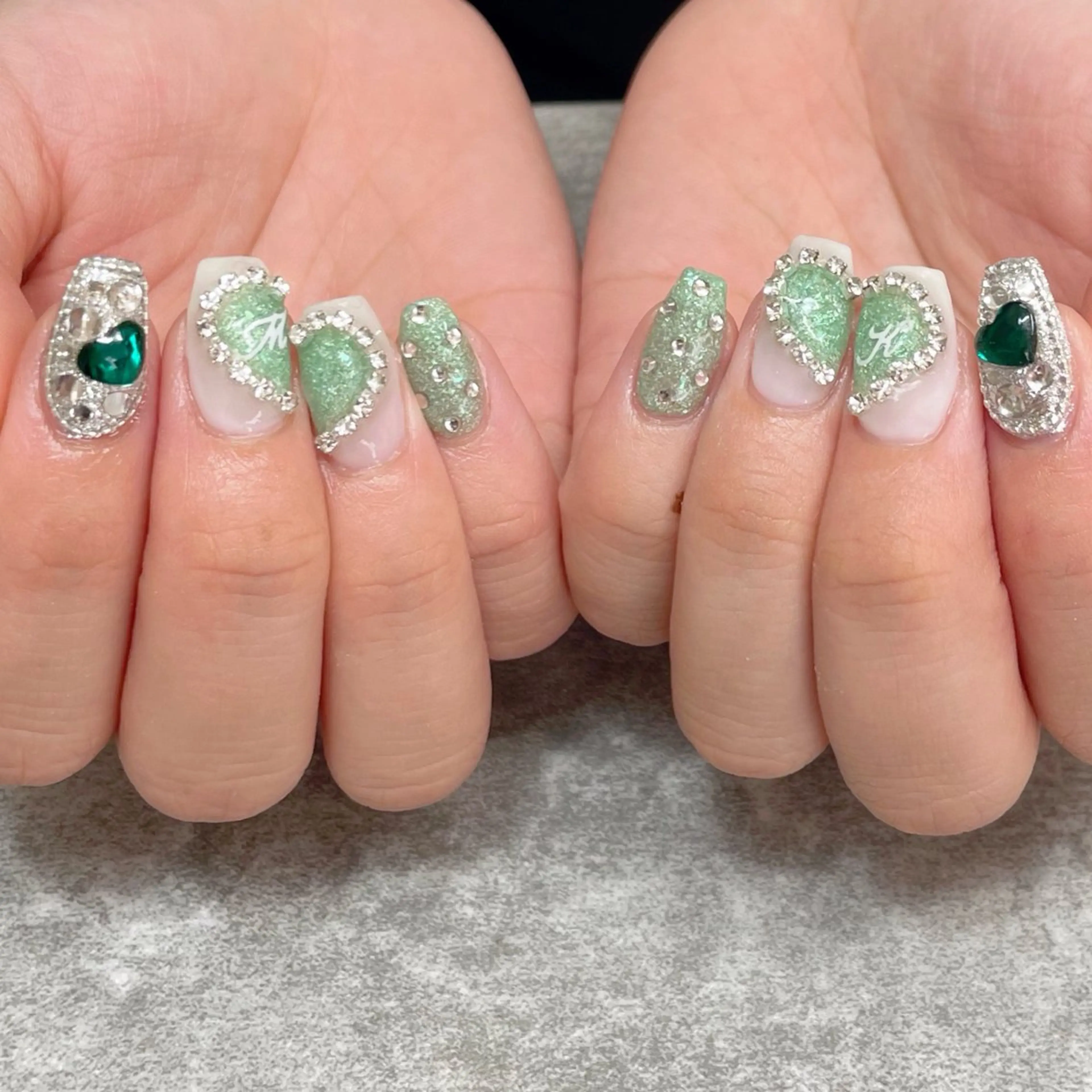 ネイル ハンドネイル nailroom DIASOMNIAのネイルデザイン