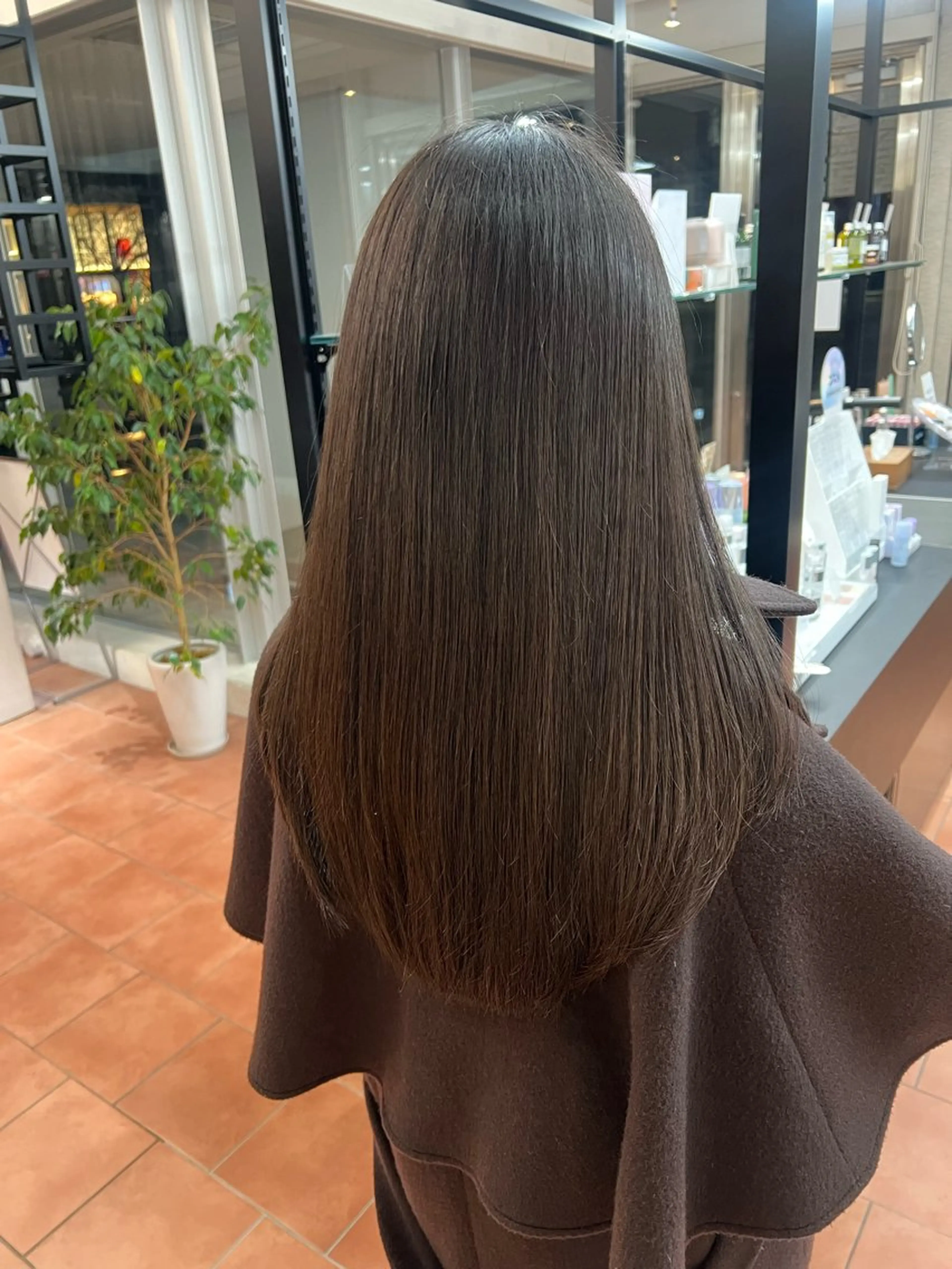 ロング カット 佐々木 郁実のヘアスタイル