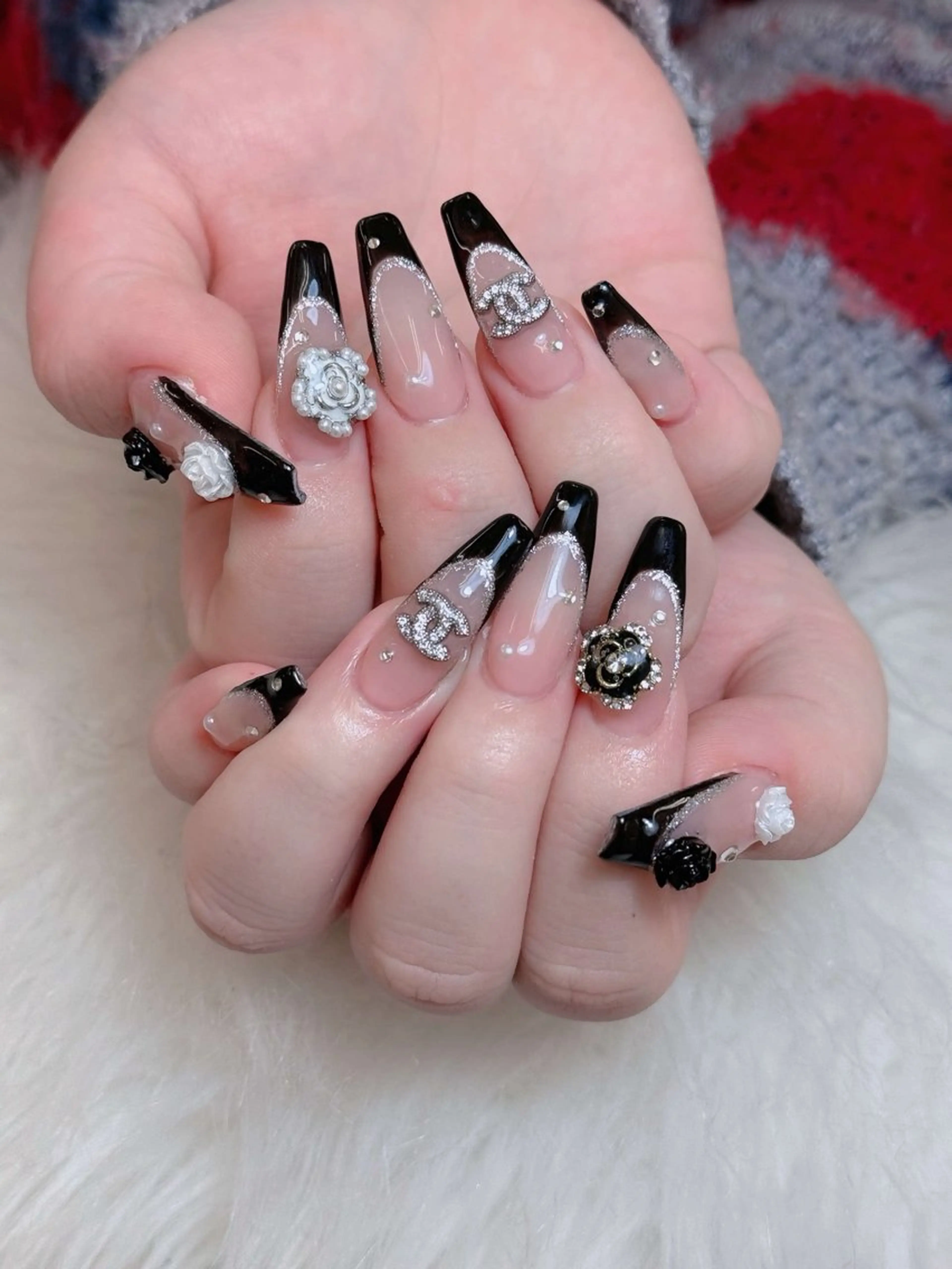 ネイル アートネイル オーロラネイル チークネイル 長さ出し フットネイル ハンドネイル ハンドケア Mio_ Noiranailのネイルデザイン