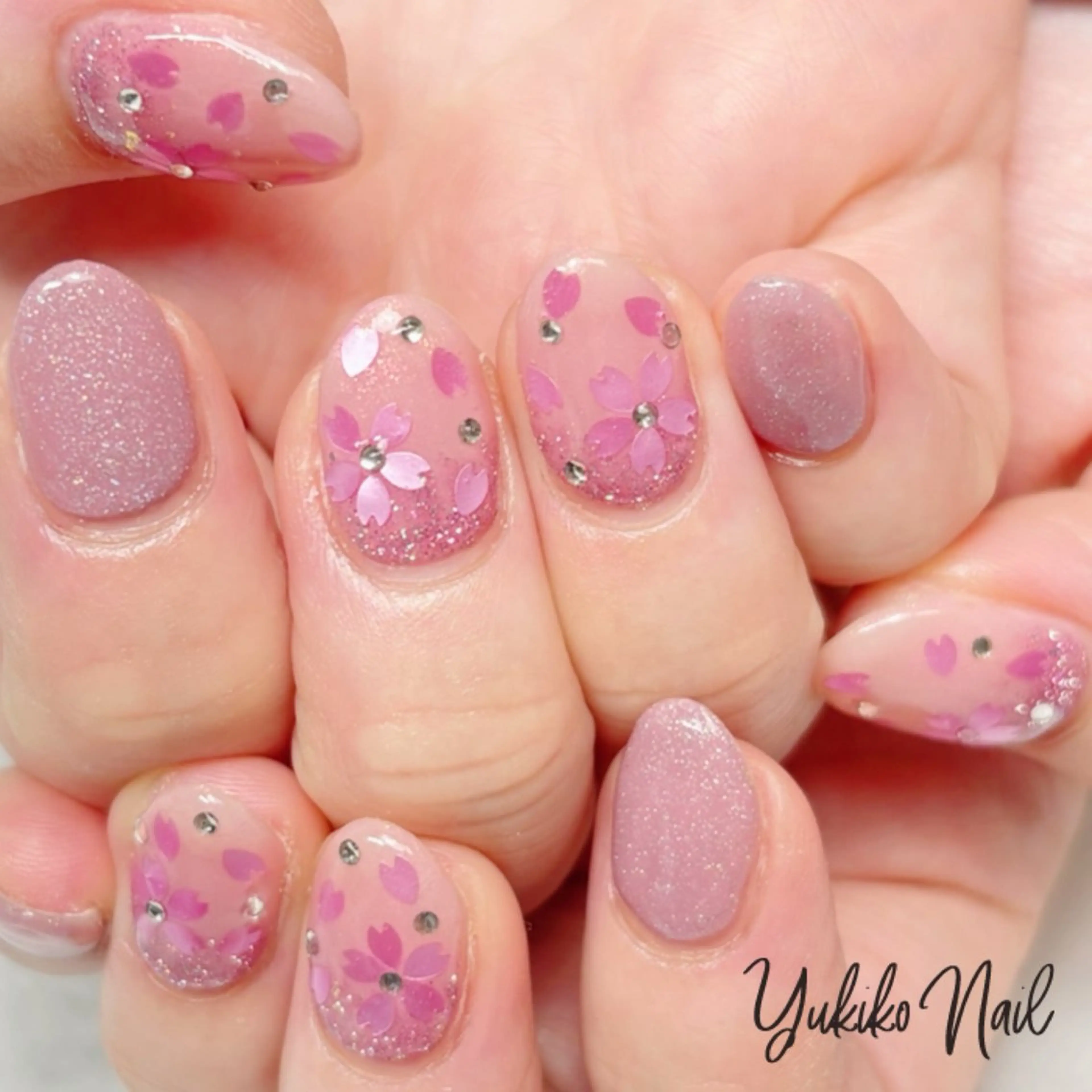 ネイル 桜ネイル ホログラムネイル キラキラネイル ラメ(グリッター) ピンク ハンドネイル ユキコ ネイルのネイルデザイン