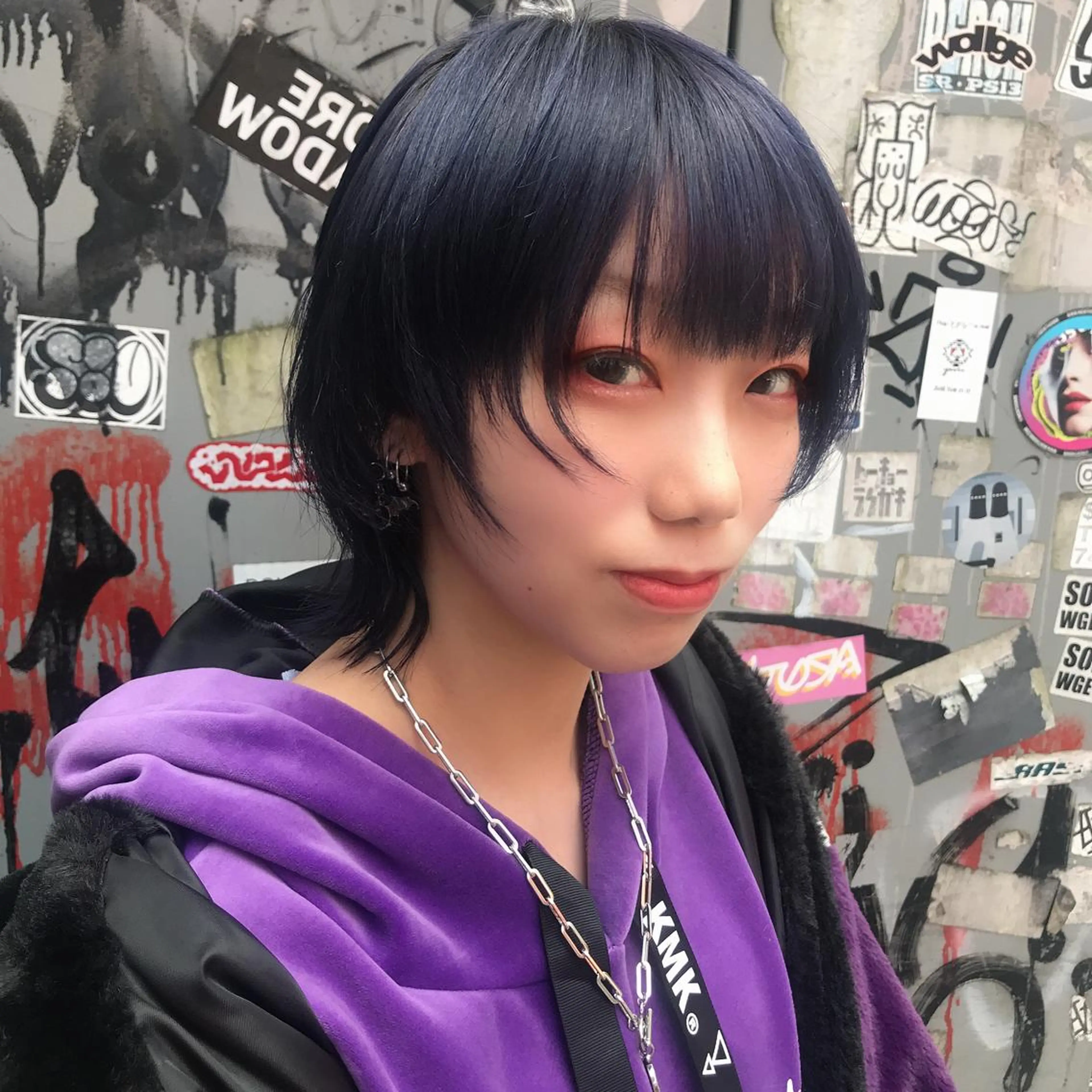 ミディアム カラー ネイビーカラー ウルフカット ホワイト&レイヤーカ ットエクステ長畠俊輔のヘアスタイル