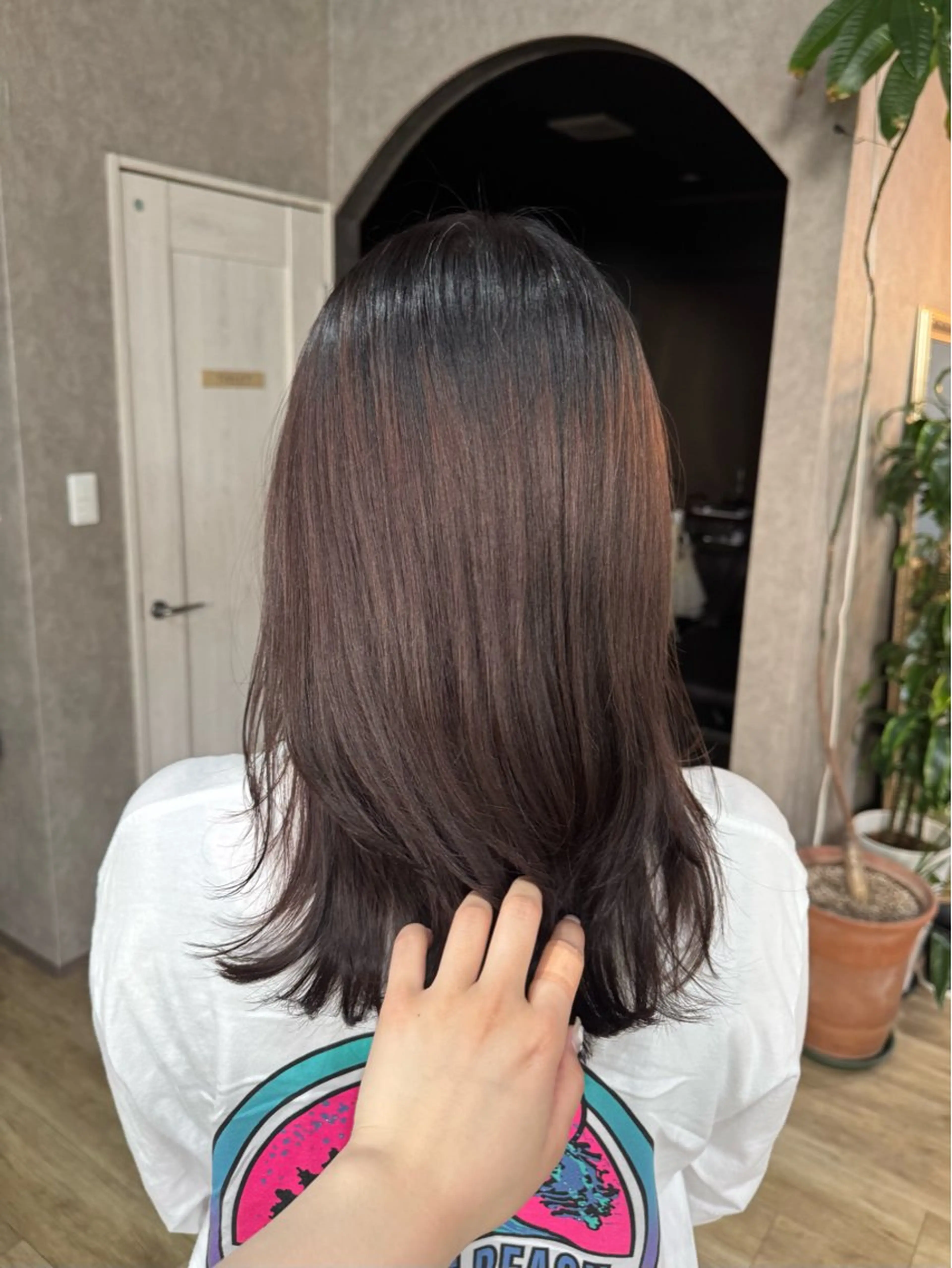ミディアム 顔周りカット レイヤーカット . みおのヘアスタイル