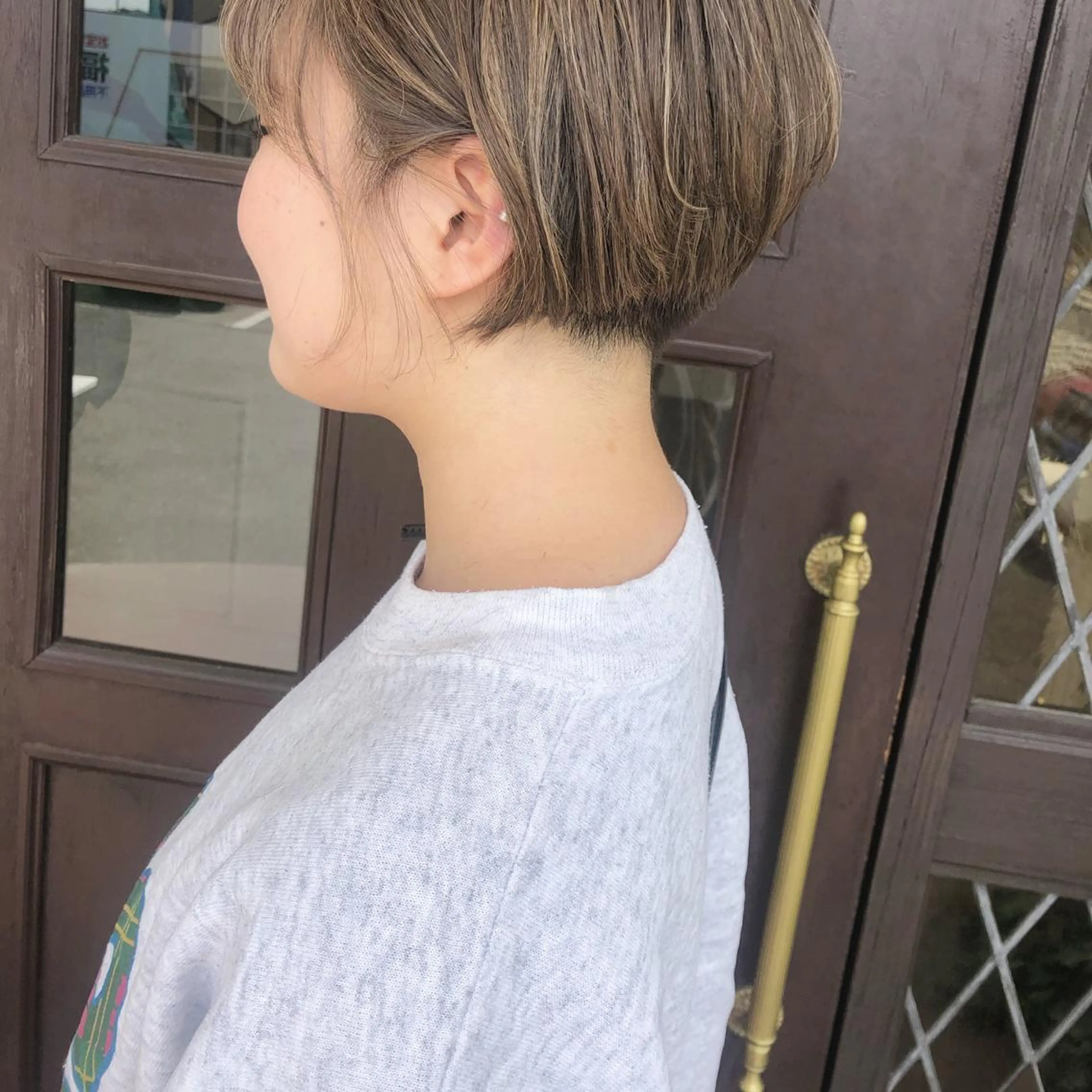 ショート カラー ハイライトカラー ハイライト カット ヘアカラー 江原 彩華のヘアスタイル