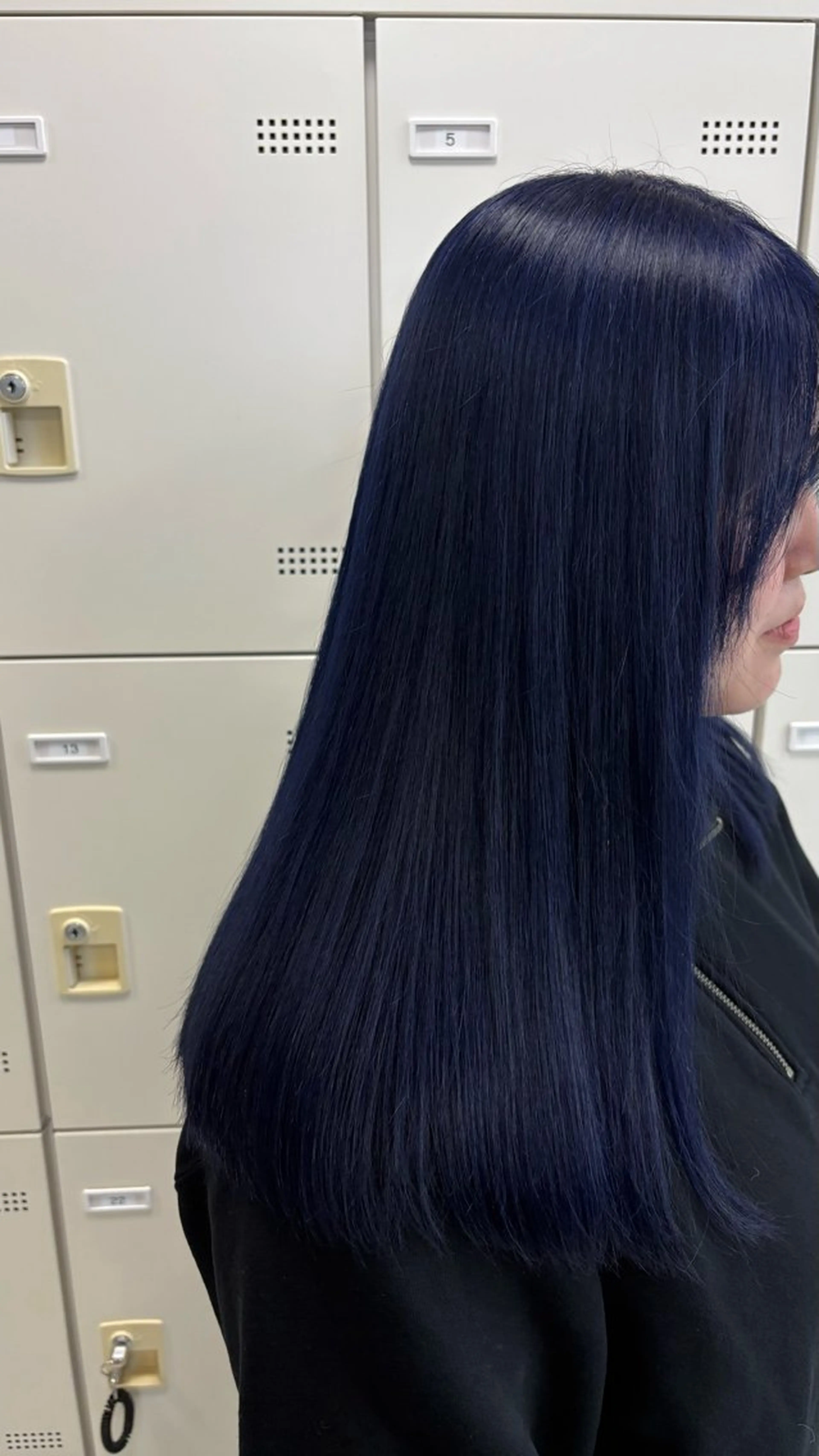 ロング カラー 🖤ハイトーン× レイヤー🖤SARAのヘアスタイル