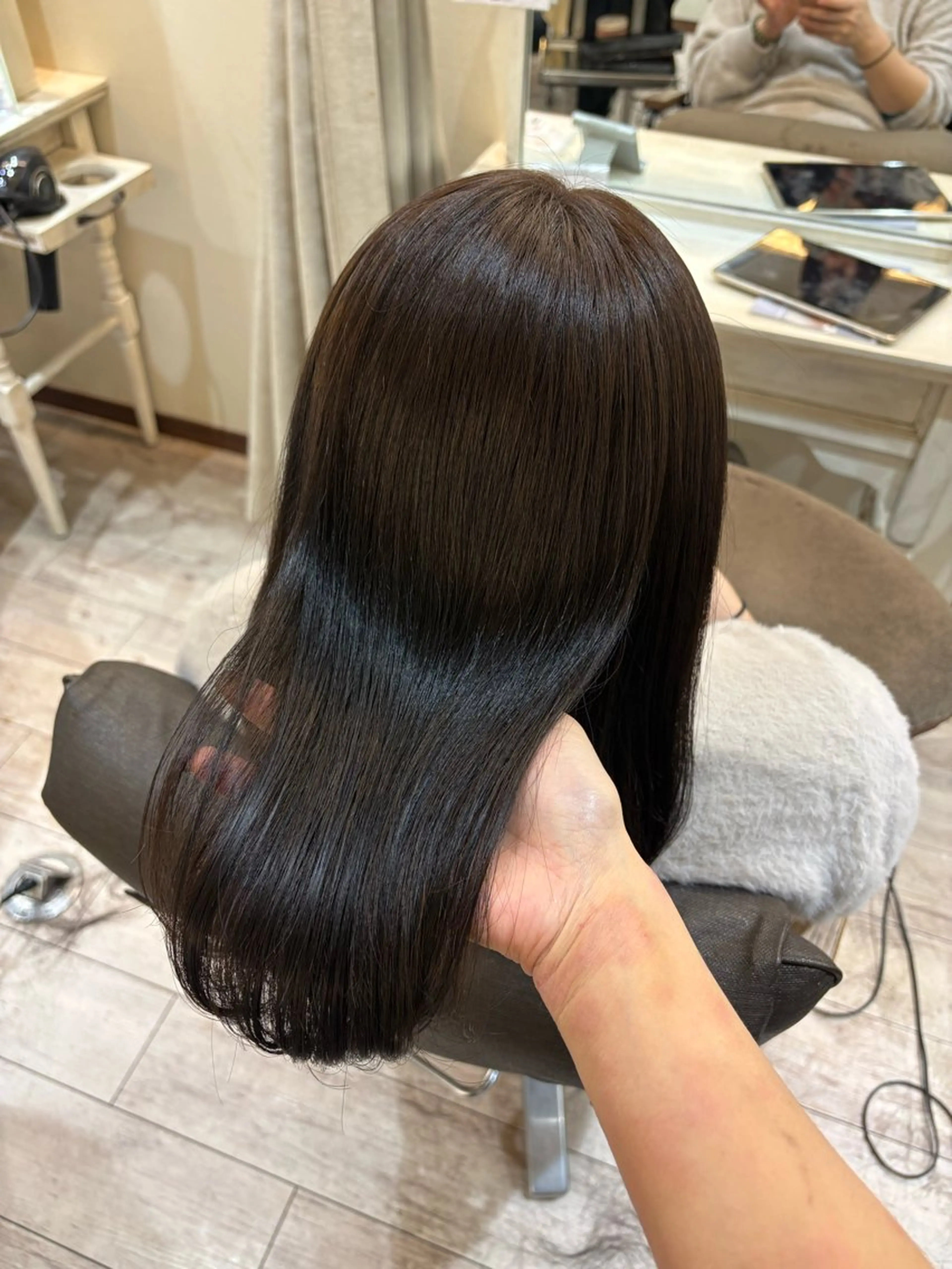 ミディアム カラー トリートメント カット ヘアカラー トリートメント 艶カラー/縮毛矯正/ レイヤー/栄/あやかのヘアスタイル