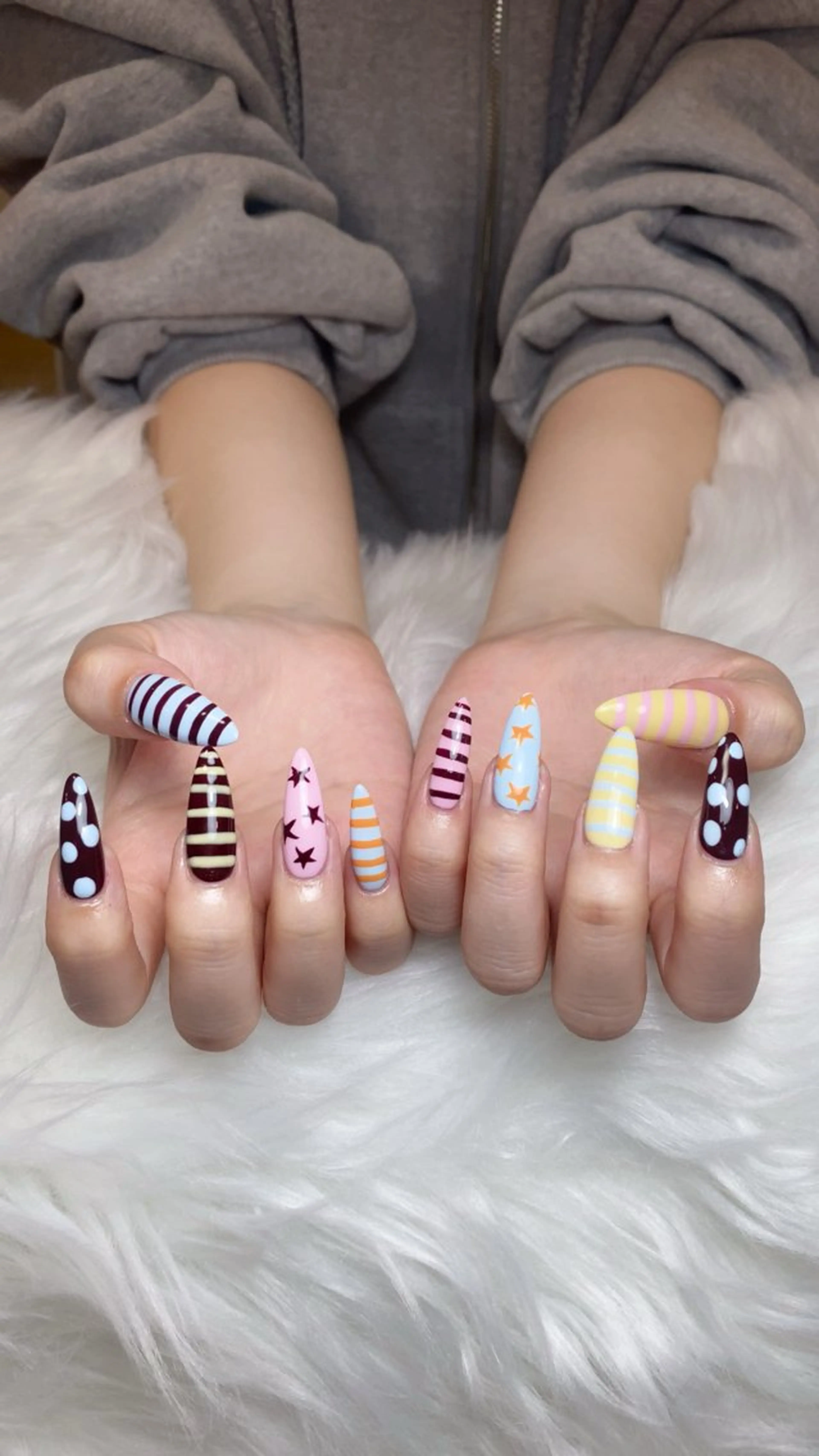 ネイル オーロラネイル ブラウン フラッシュネイル フラワーネイル ホログラムネイル ハンドネイル Rei _Nail 新宿のネイルデザイン