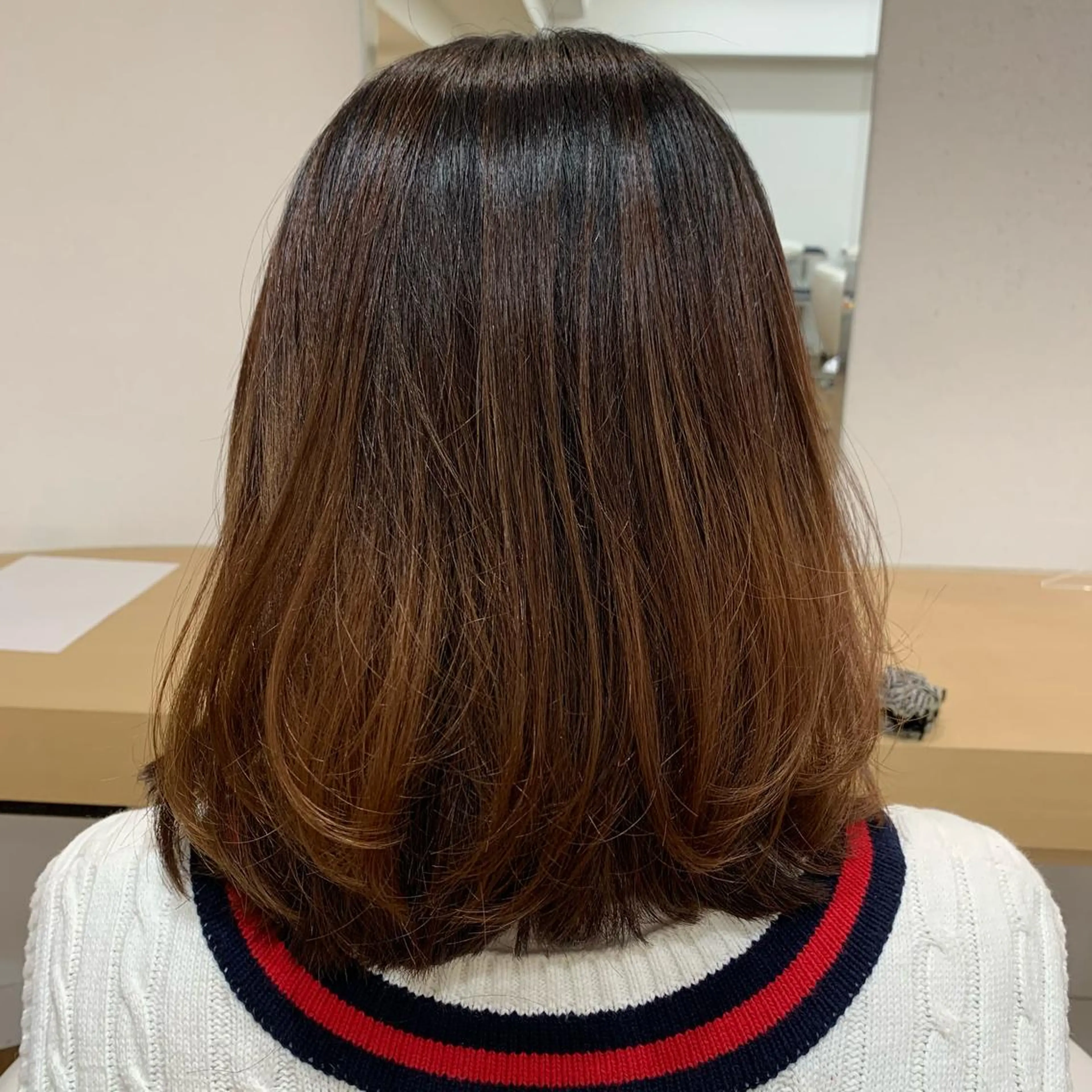 ミディアム 大谷 菜月のヘアスタイル