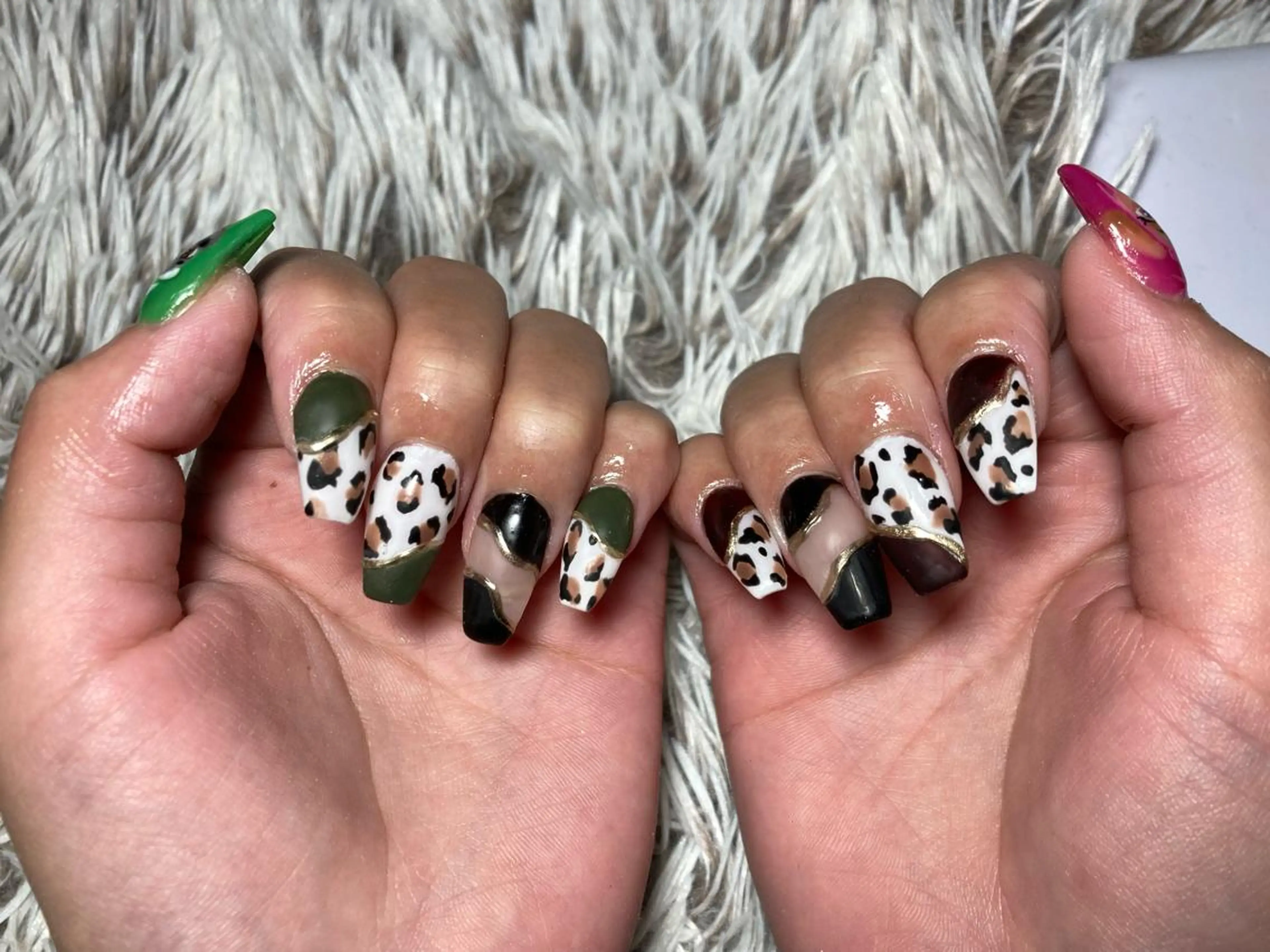 ミディアム ネイル ハンドネイル ✴︎ Delightのネイルデザイン