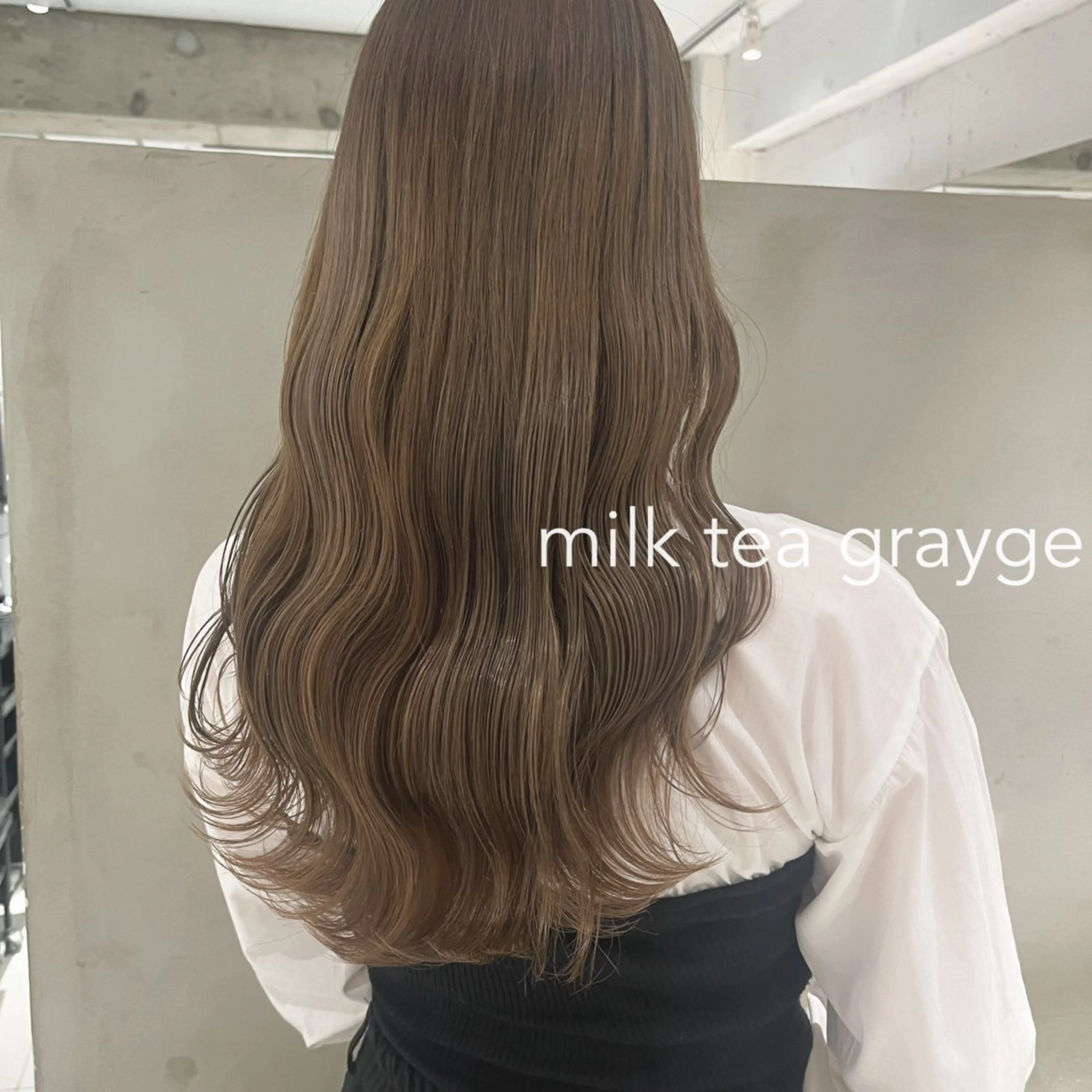 ロング カラー ベージュカラー ダブルカラー グレージュ ハイトーンカラー ミルクティーベージュ カジュアルを女っぽく 𝗮𝘆𝗮𝗰𝗼のヘアスタイル