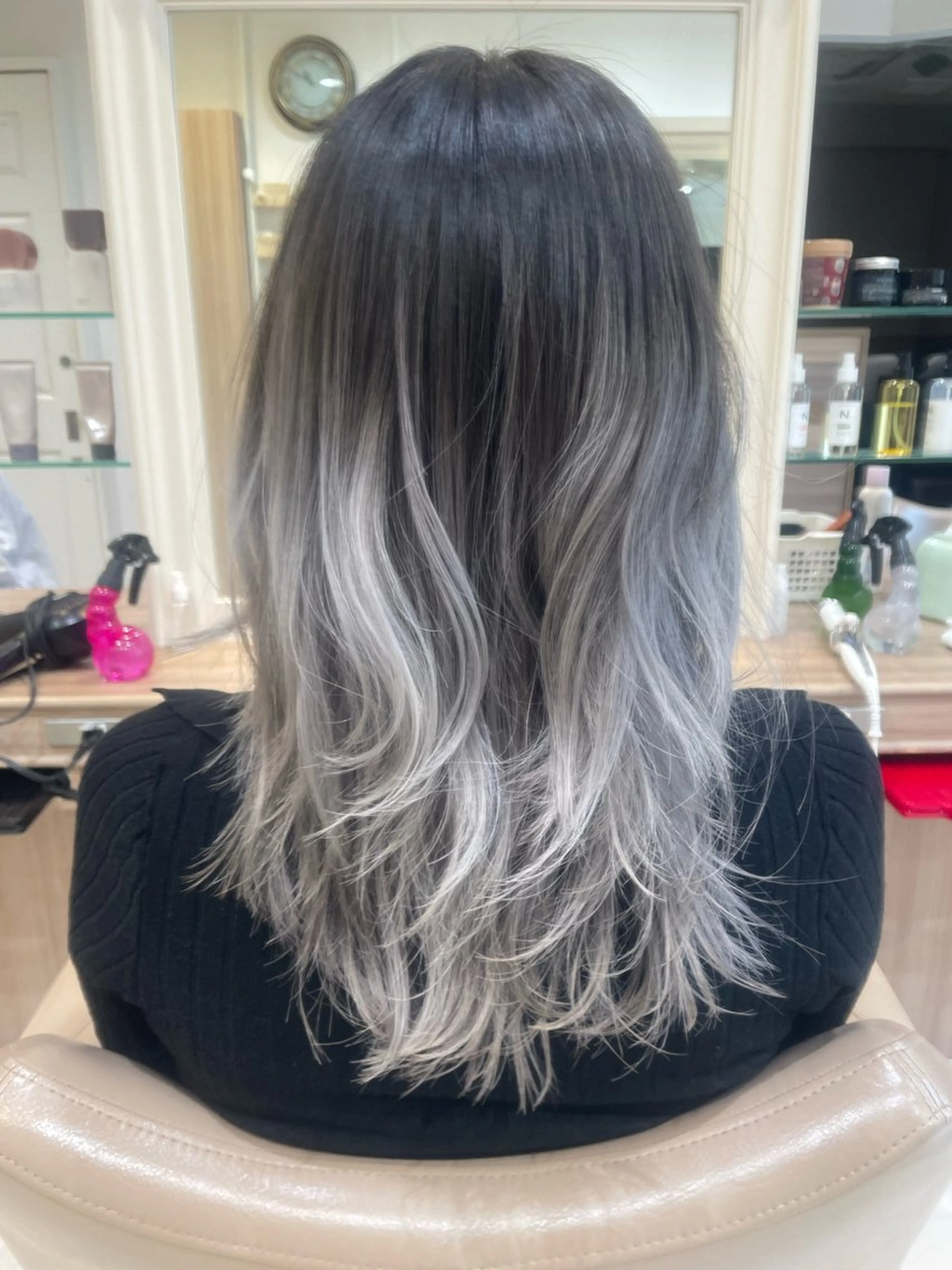 セミロング カラー ヘアアレンジ ブリーチ グラデーションカラー シルバー ヘアカラー トリートメント 韓国ヘアメイク🎀/ 縮毛矯正✨山本媛香のヘアスタイル