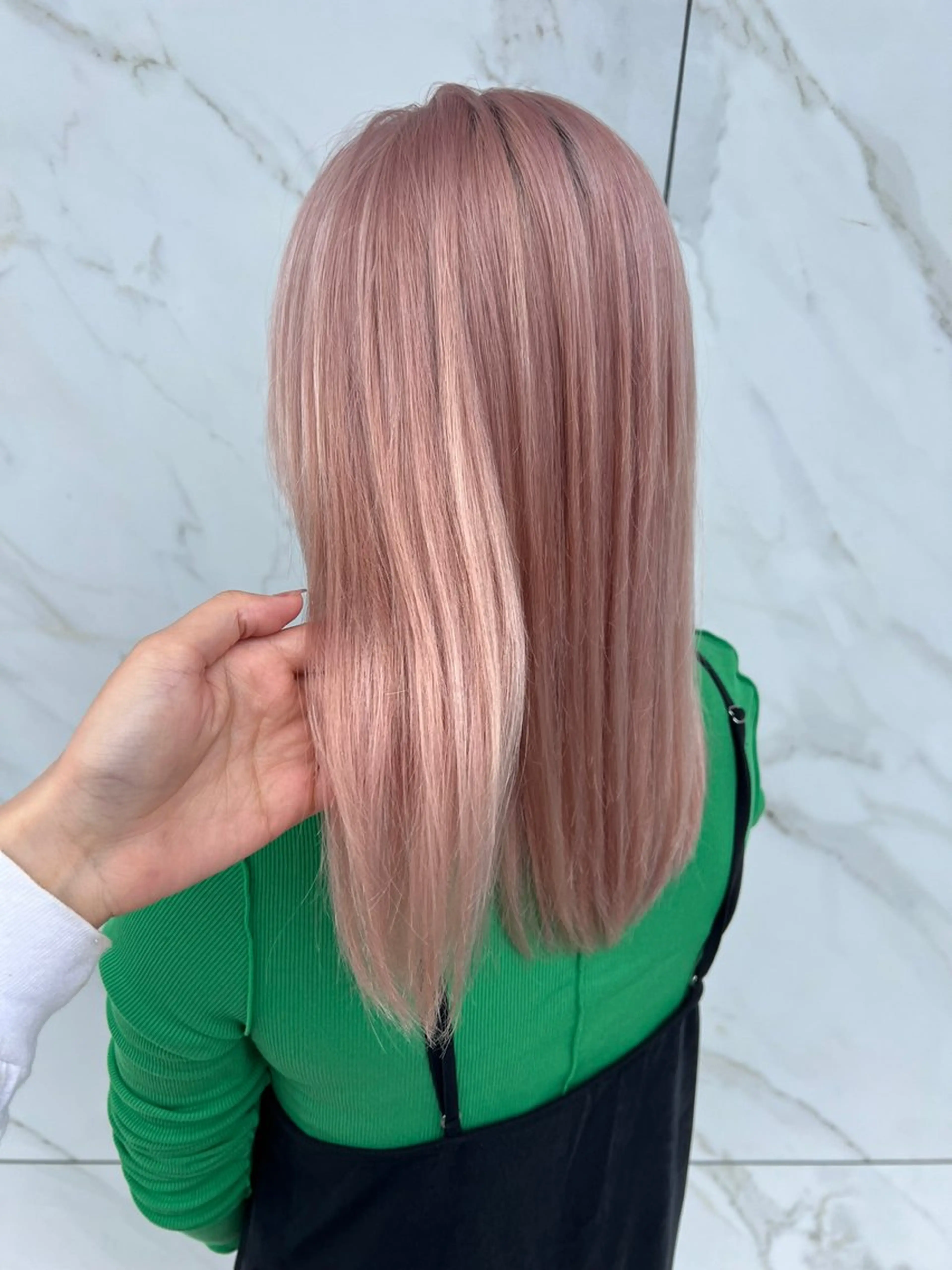 カラー ピンクカラー ホワイトピンク ALEAP himekaのヘアスタイル