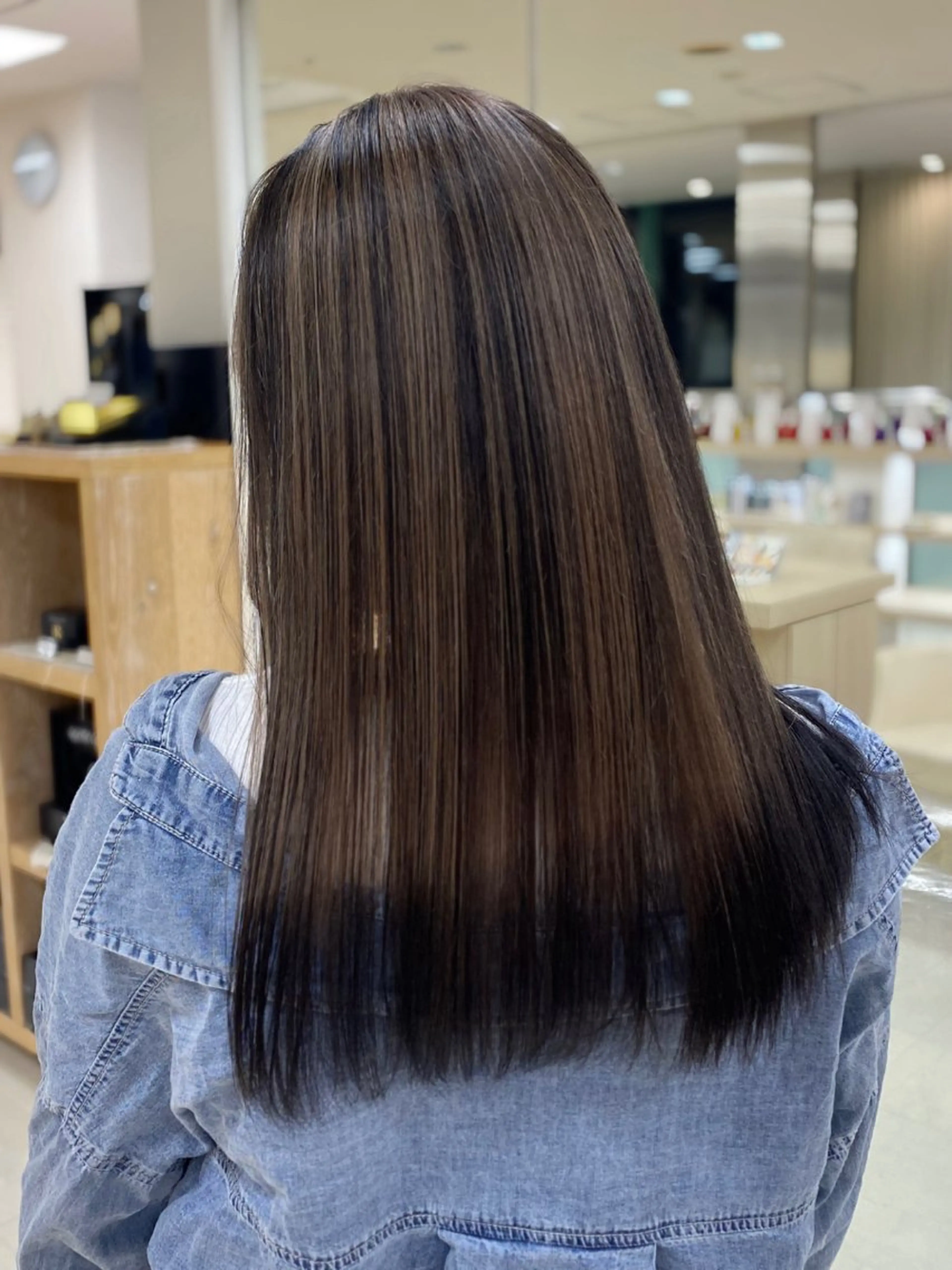 セミロング カラー バレイヤージュ ベージュカラー ブリーチ ブロンド ケアブリーチ ヘアカラー トリートメント お悩み解決美容師🦚 片山/銀座/有楽町のヘアスタイル