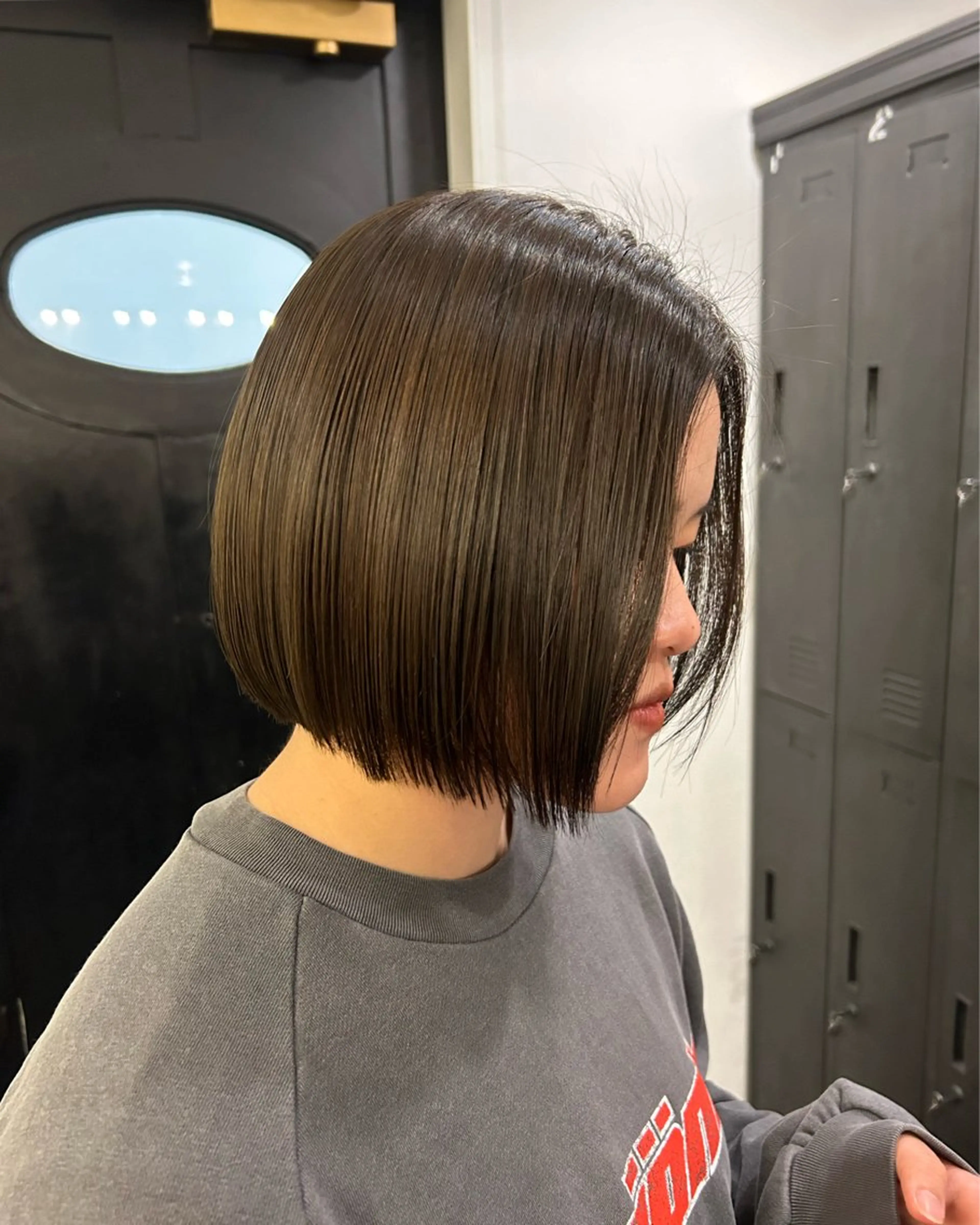 ミディアム カラー 宮前 芽衣のヘアスタイル