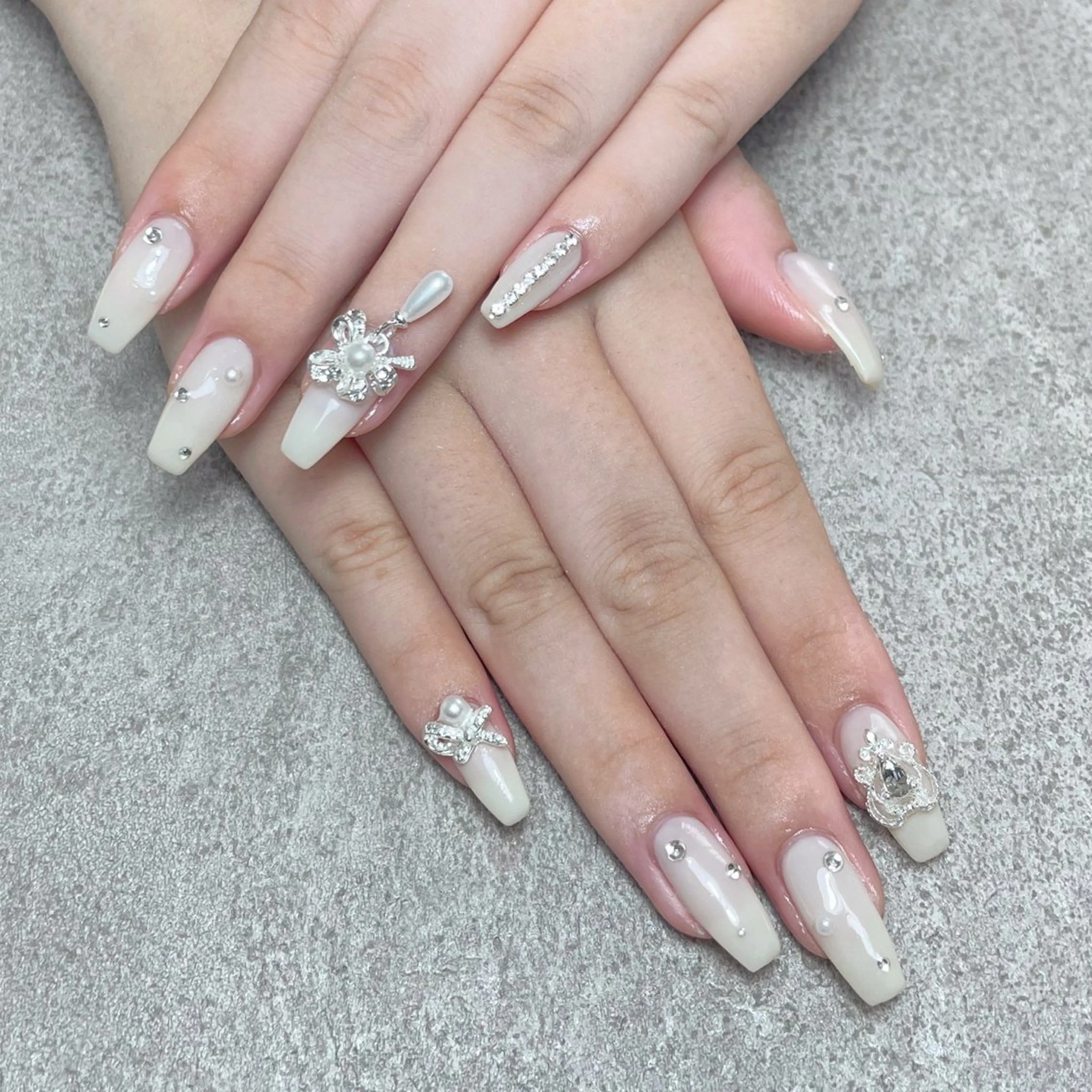ネイル 持ち込み ハンドネイル nailroom DIASOMNIAのネイルデザイン