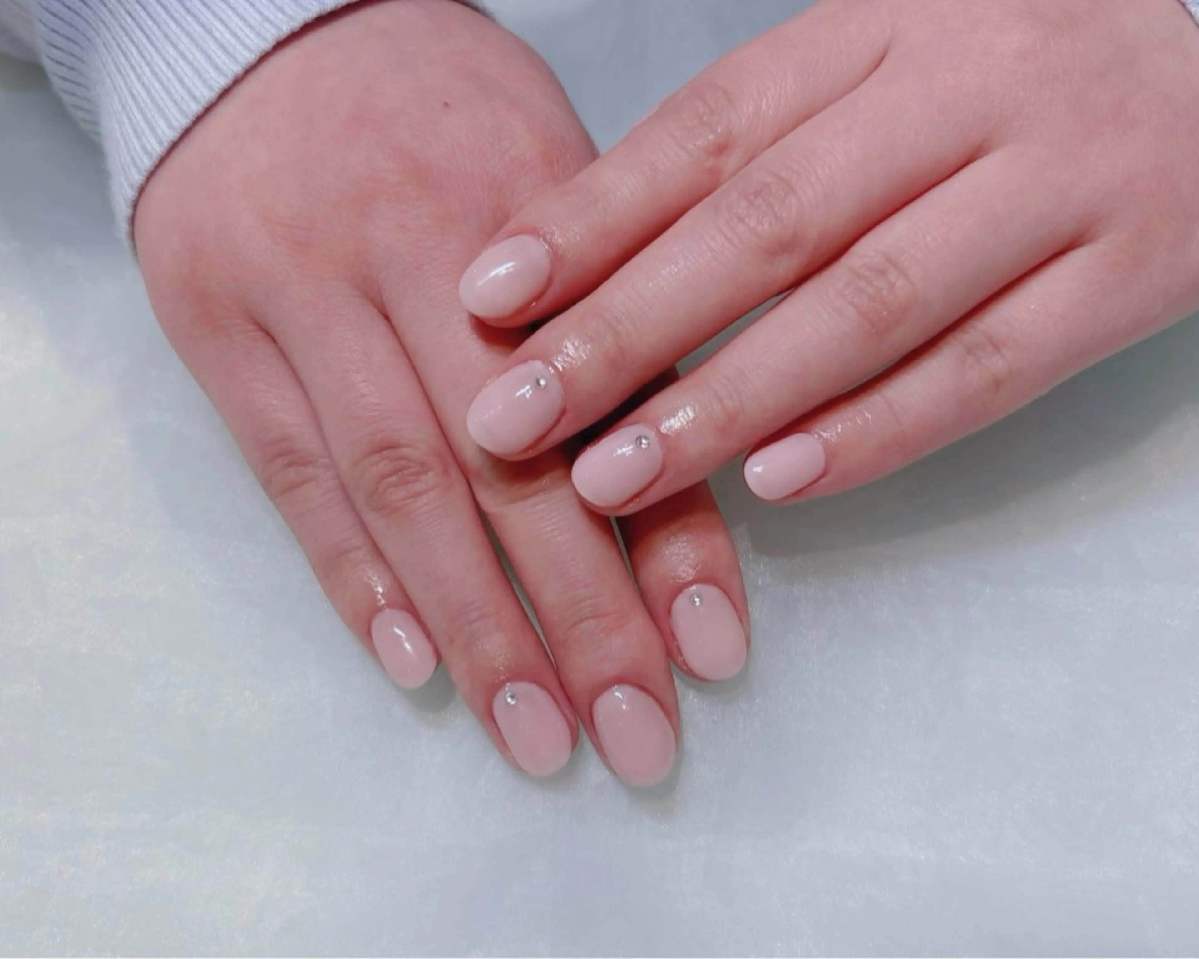 ネイル オフィスネイル ワンカラーネイル ストーンネイル ハンドネイル 🩷Hiyori 栄駅/韓国ワンホンのネイルデザイン