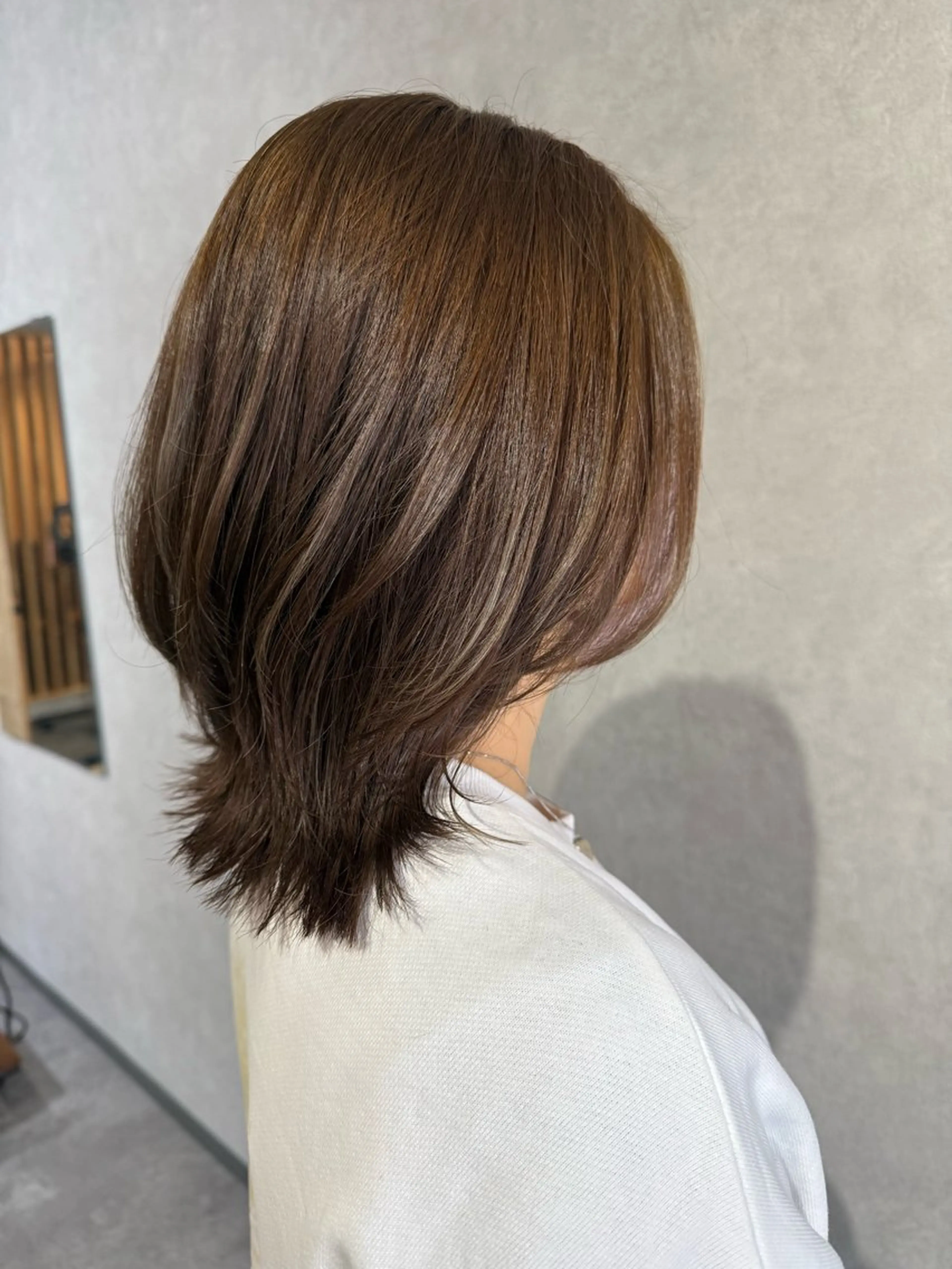 ミディアム カラー アッシュ くびれヘア Bish Yanaのヘアスタイル