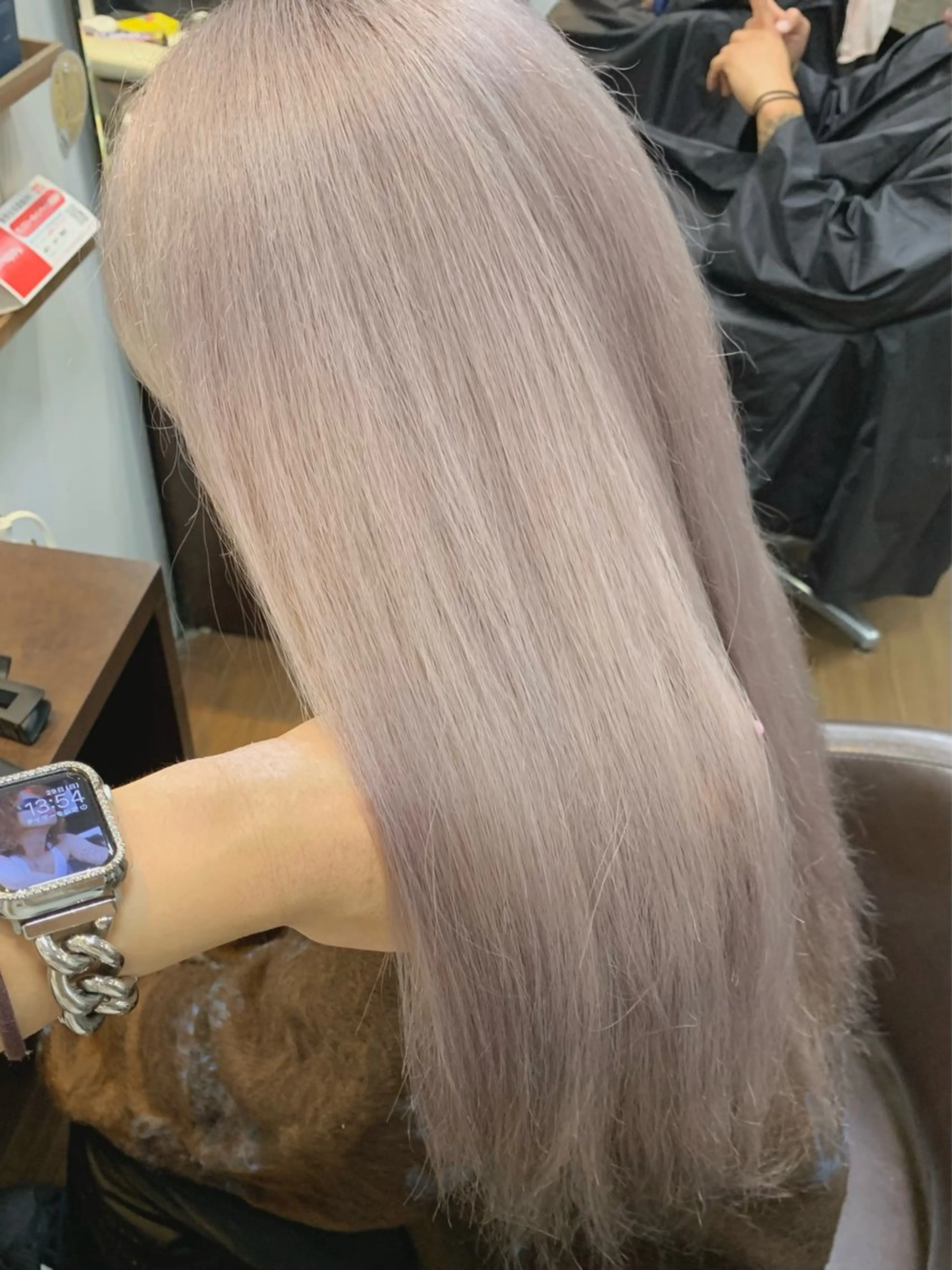 ロング カラー ベージュカラー グレージュ ハイトーンカラー ラベンダーカラー ラベンダーグレージュ ヘアカラー トリートメント 小笠原 菜緒のヘアスタイル