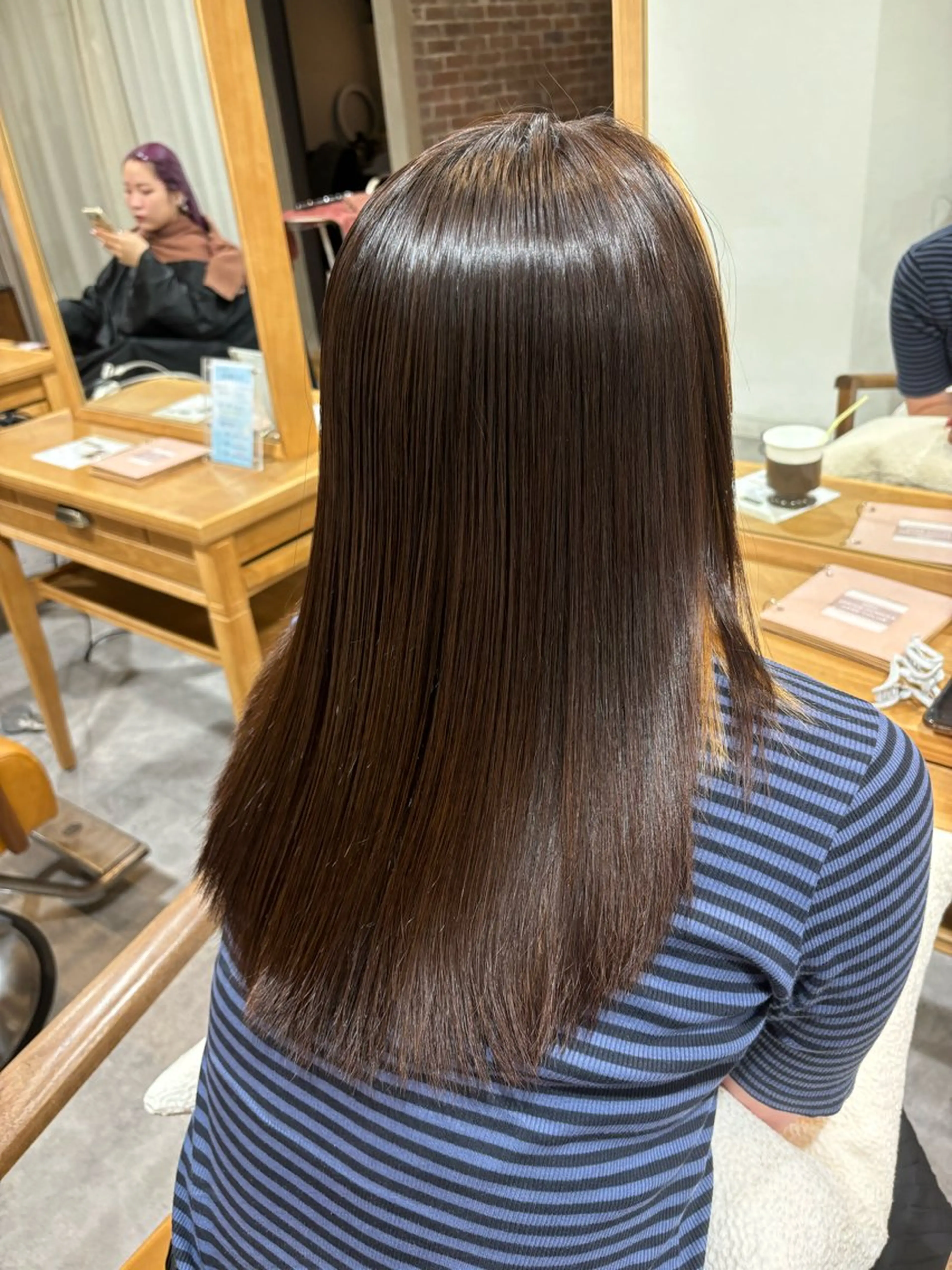 セミロング 韓国風レイヤー× くびれヘア艶髪のヘアスタイル